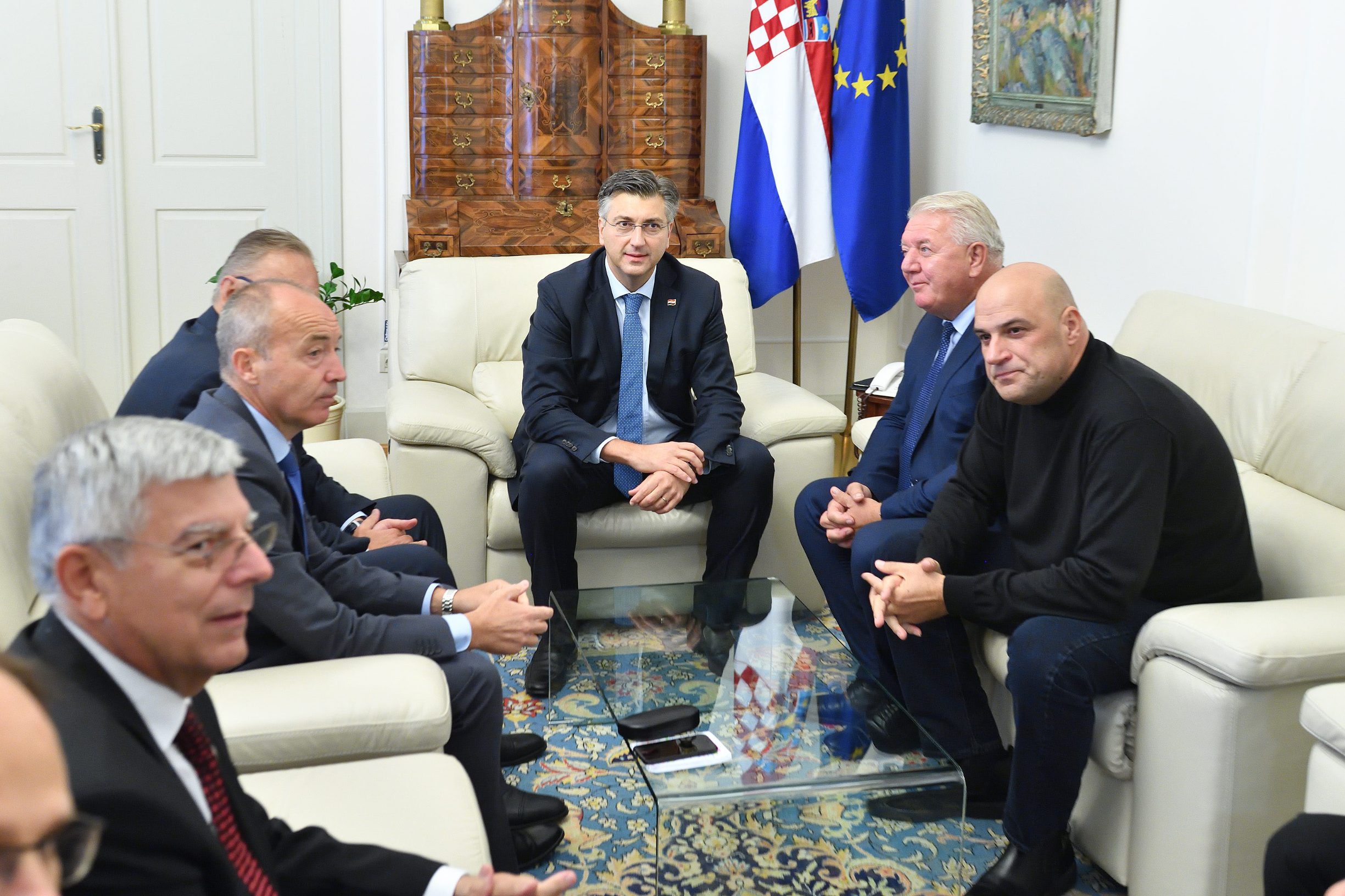 Plenković, Božinović i Krstičević na sastanku s Perišom i Đakićem