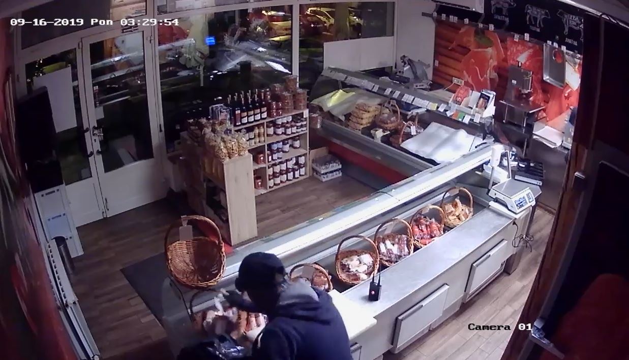 Snimka s nadzorne kamere u mesnici