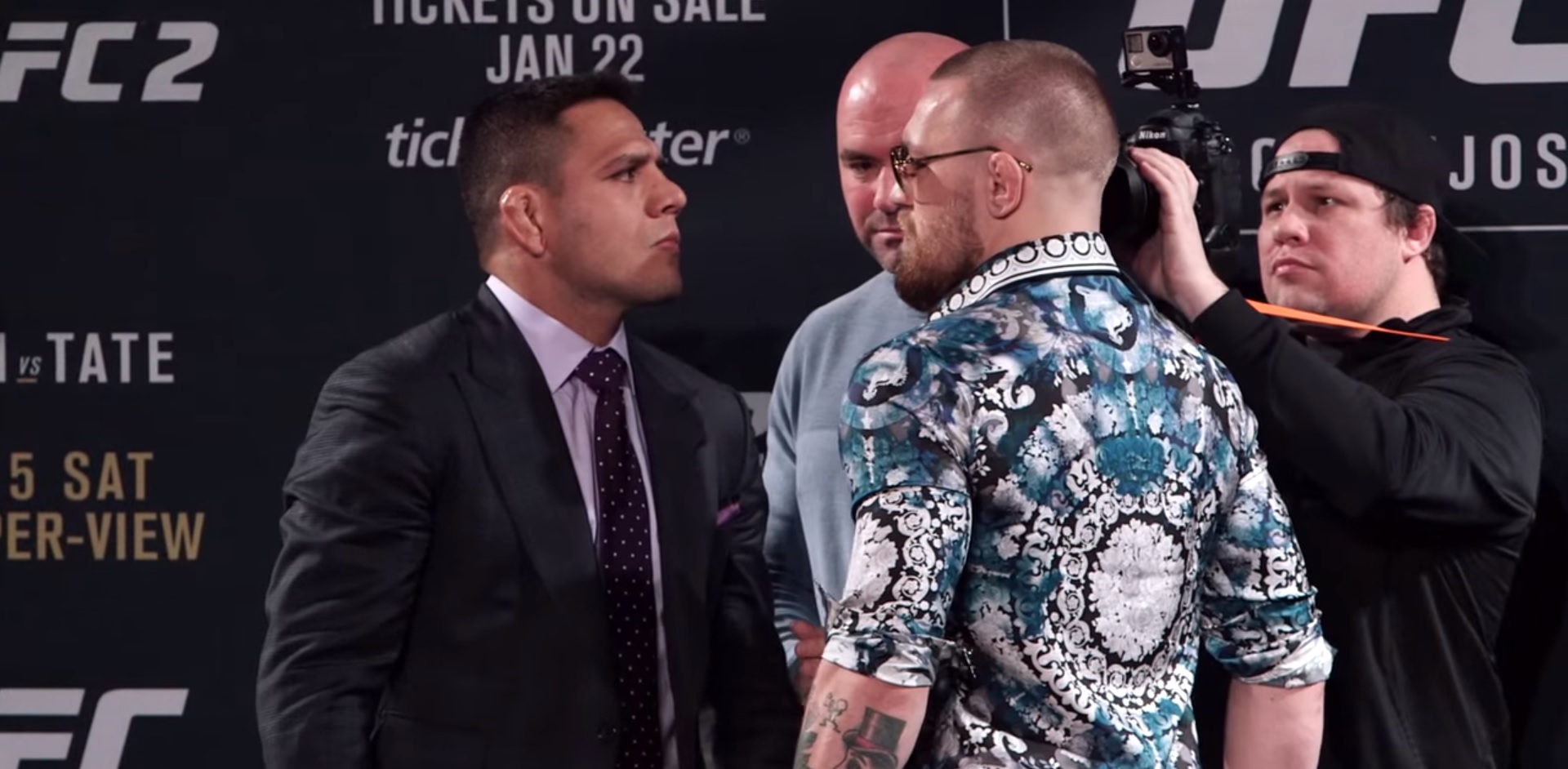 Dos Anjos vs. McGregor