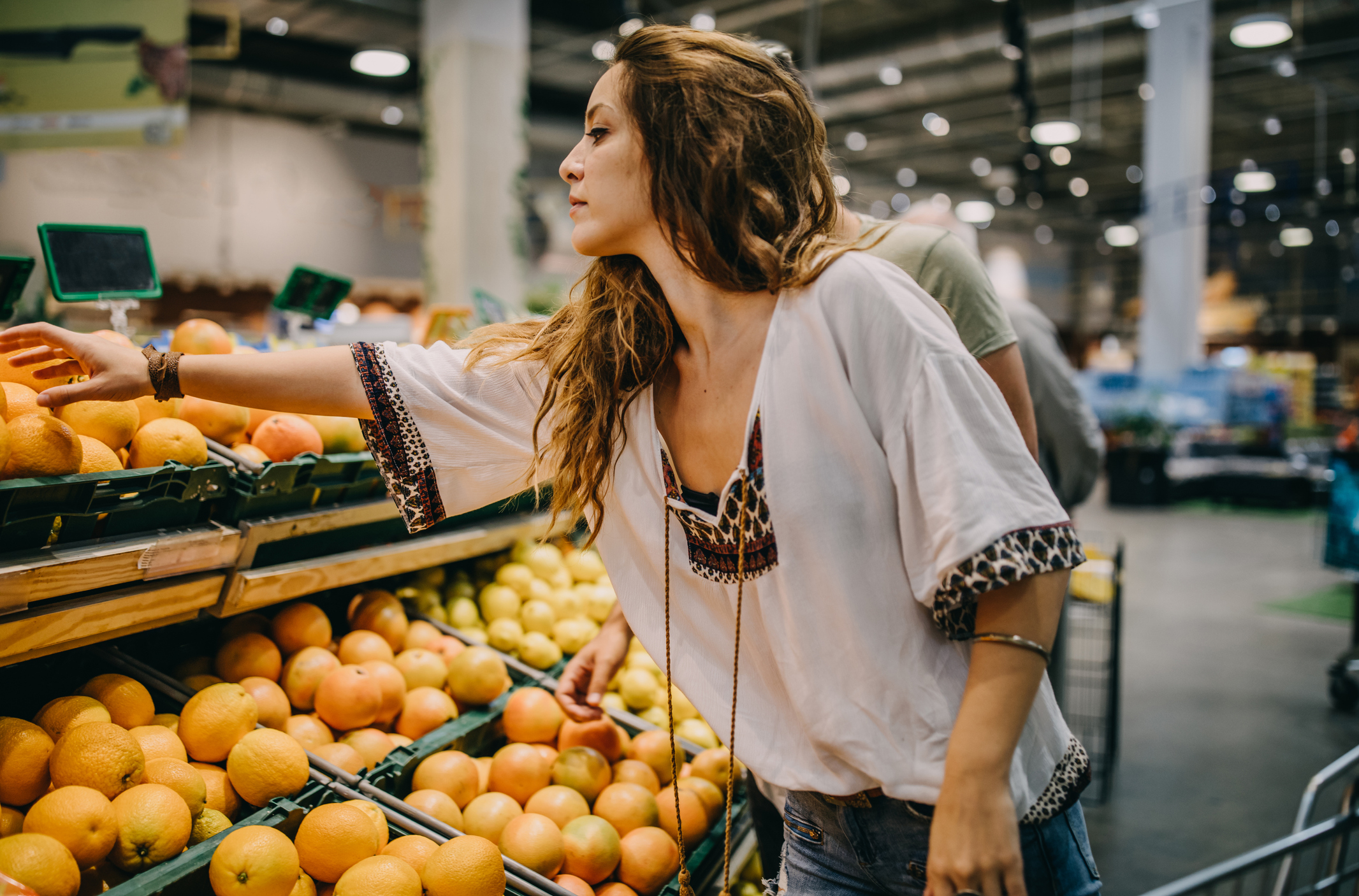 Jedan od najranijih simptoma hipotireoze je debljanje. Niskokalorične namirnice kao što su voće i povrće su odličan izbor.