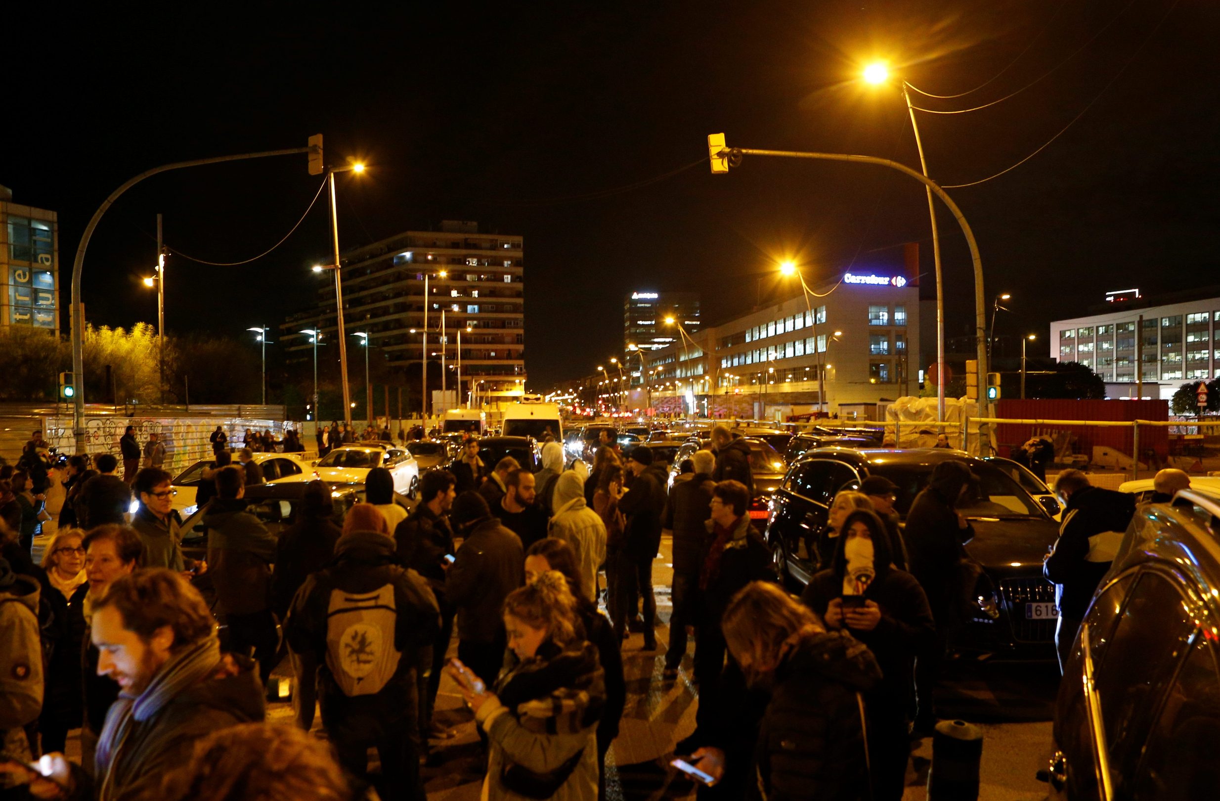 2019-11-12T191951Z_1056337416_RC2V9D9EP4ZS_RTRMADP_3_SPAIN-POLITICS-CATALONIA-PROTEST