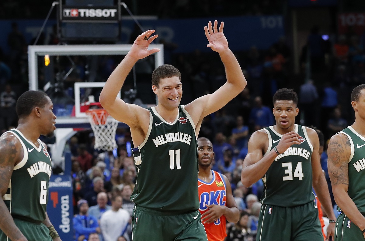 2019-11-11T024907Z_399677508_NOCID_RTRMADP_3_NBA-MILWAUKEE-BUCKS-AT-OKLAHOMA-CITY-THUNDER_1