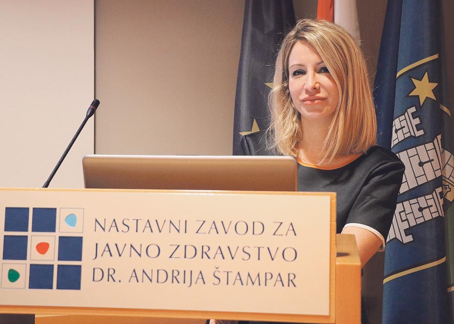 Na čelu poliklinike je Petra Nola Fuchs, unuka poznatog zagrebačkog kirurga Petra Nole i snaha bivšeg ministra obrazovanja Radovana Fuchsa