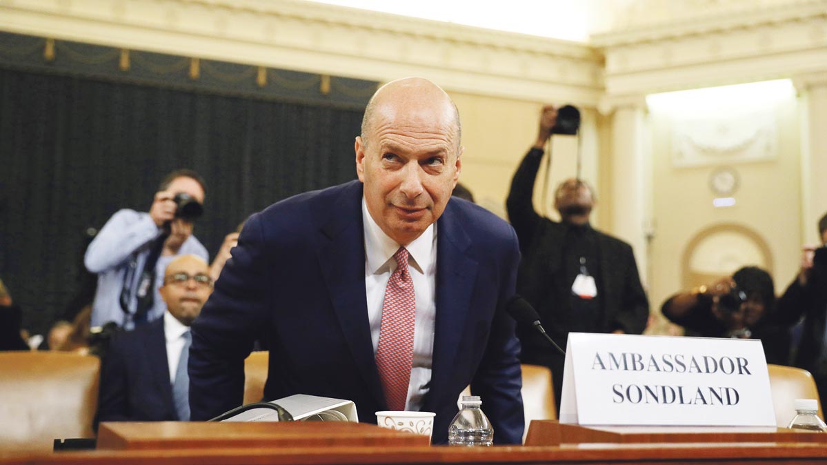 Ambasador pri EU Gordon Sondland svjedočio je u srijedu kao prvi svjedok koji je imao dokaze iz prve ruke, jer je više puta razgovarao s Trumpom o Ukrajini