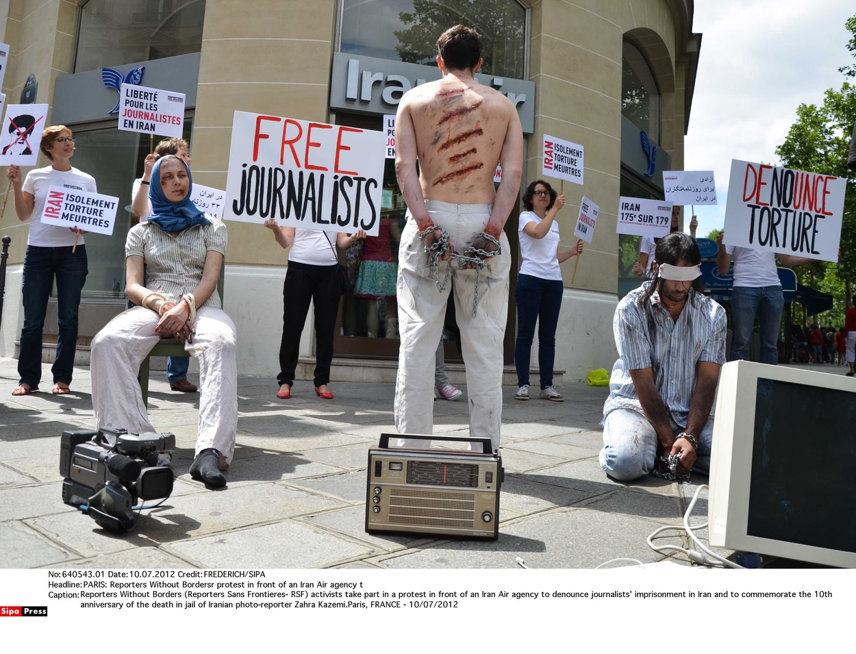 Aktivisti protestiraju u Iranu tražeći oslobađanje zatvorenih novinara