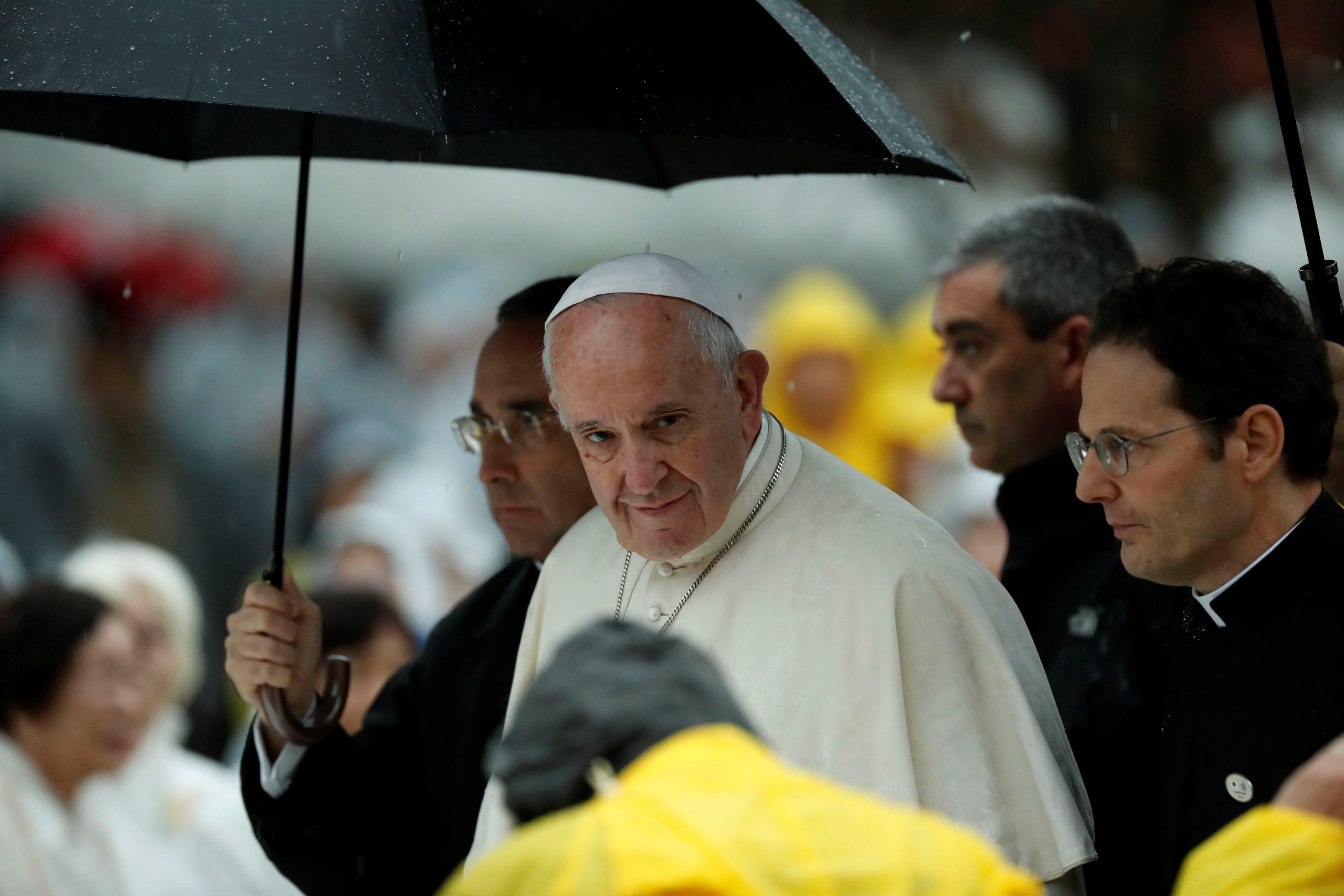 2019-11-24T024913Z_1897938462_RC2EHD9I5D15_RTRMADP_3_POPE-JAPAN