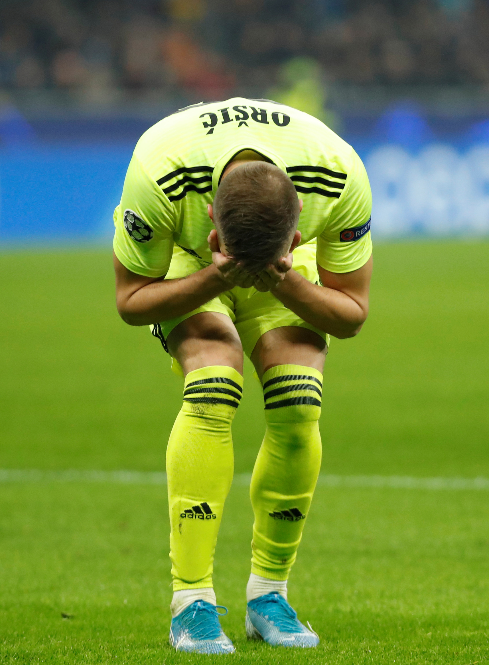 2019-11-26T204058Z_1572366093_RC28JD90H6SB_RTRMADP_3_SOCCER-CHAMPIONS-ATT-DZA-REPORT