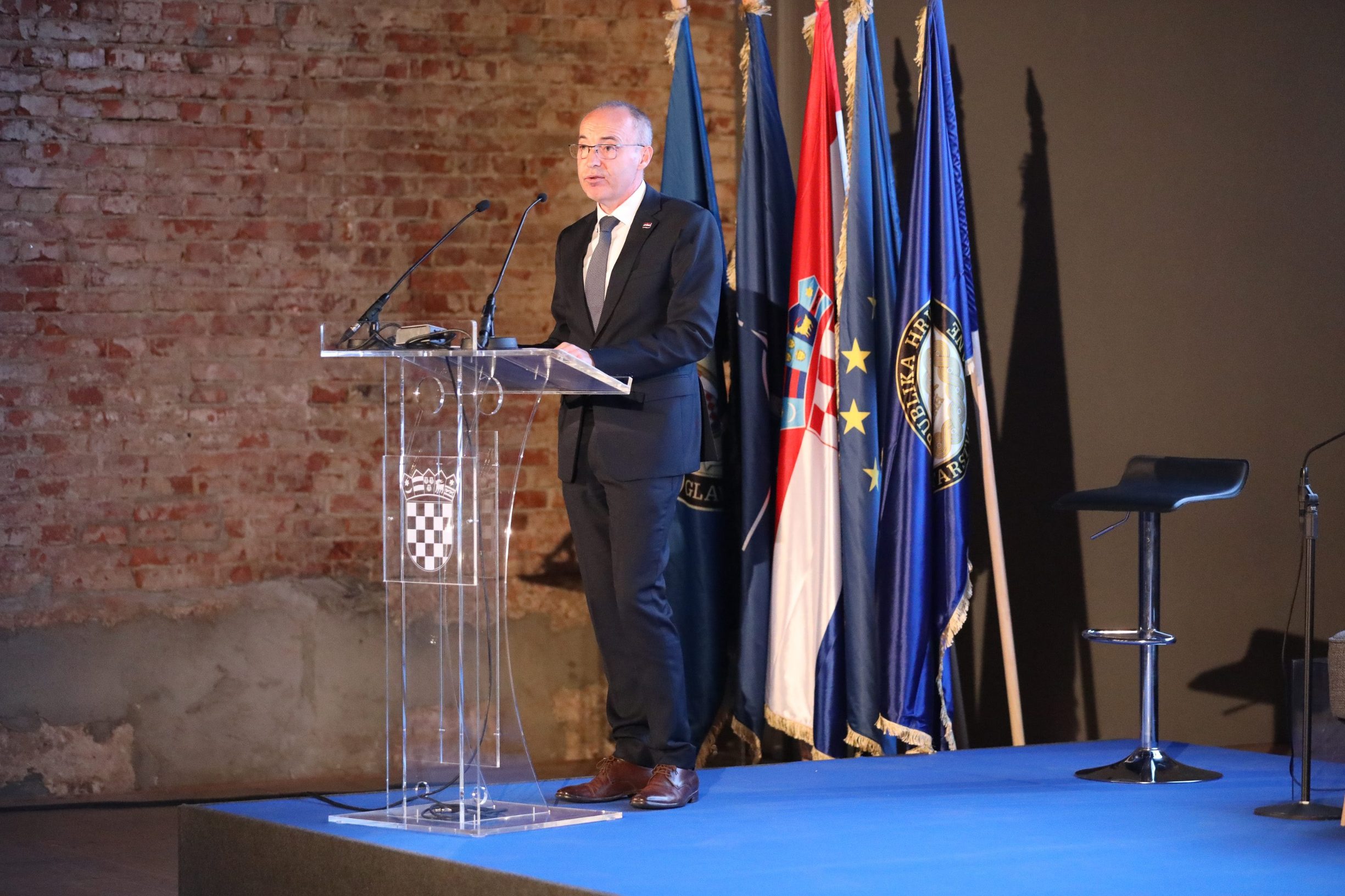 Ministar obrane Damir Krstičević na Konferenciji Budućnost hrvatske obrambene industrije i nove tehnologije u organizaciji Jutarnjeg lista i Ministarstva obrane Republike Hrvatske.