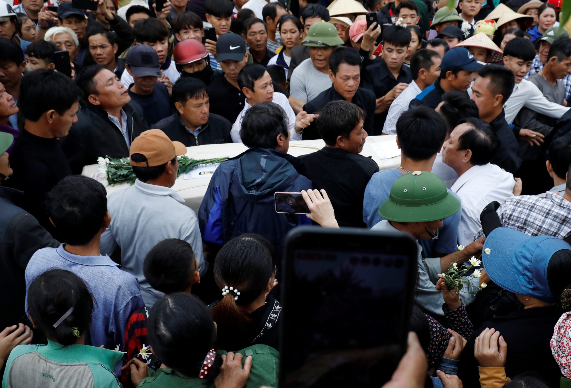 2019-11-27T070722Z_1562618775_RC2JJD9UT7II_RTRMADP_3_BRITAIN-BODIES-VIETNAM