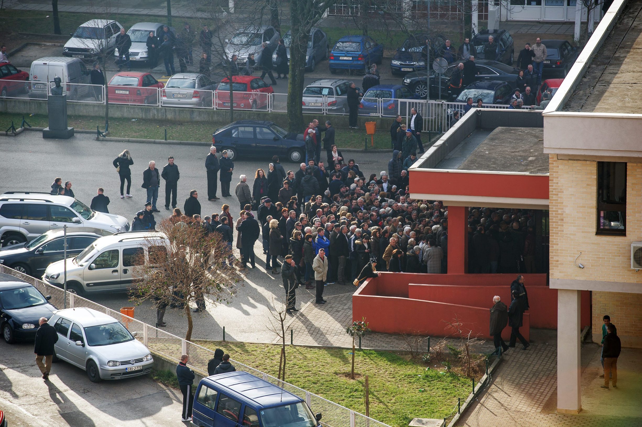 Gužva ispred biračkog mjesta u Mostaru