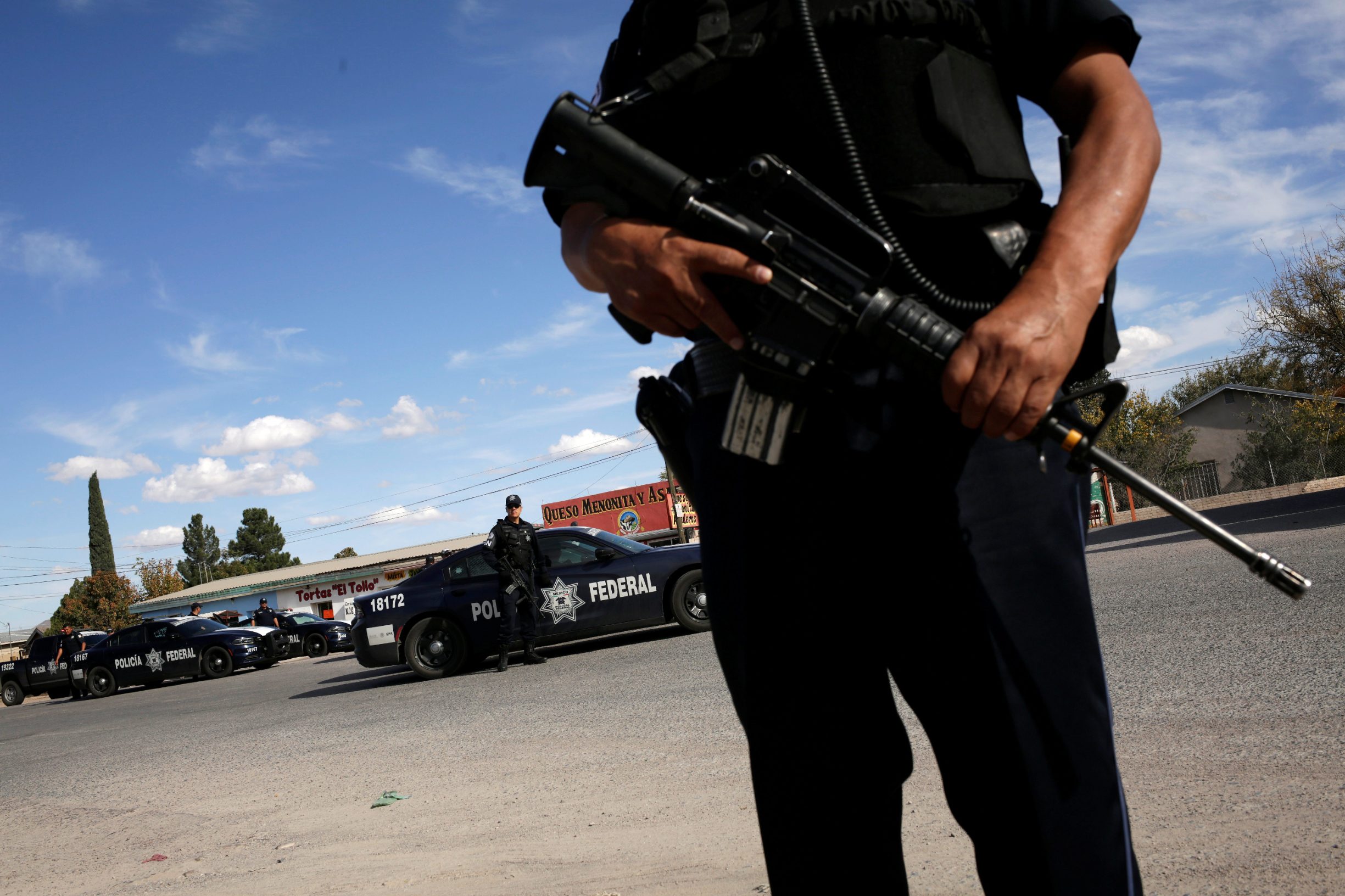 2019-11-06T042545Z_81201599_RC2G5D9E19HZ_RTRMADP_3_MEXICO-VIOLENCE