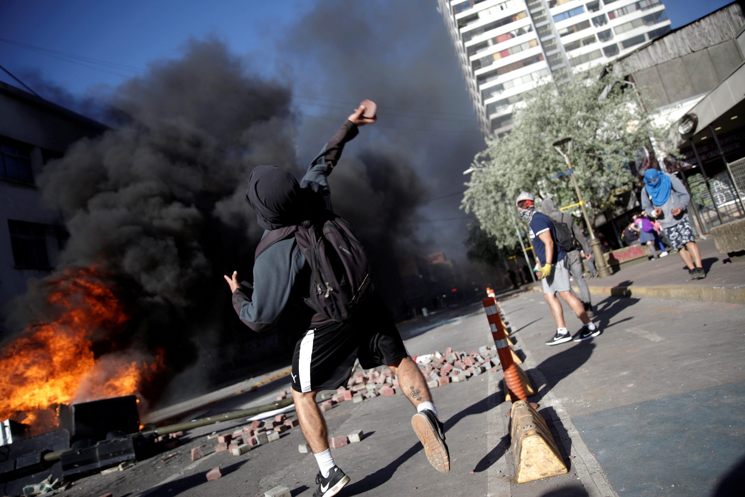 2019-11-06T002103Z_497002148_RC1895F22A70_RTRMADP_3_CHILE-PROTESTS