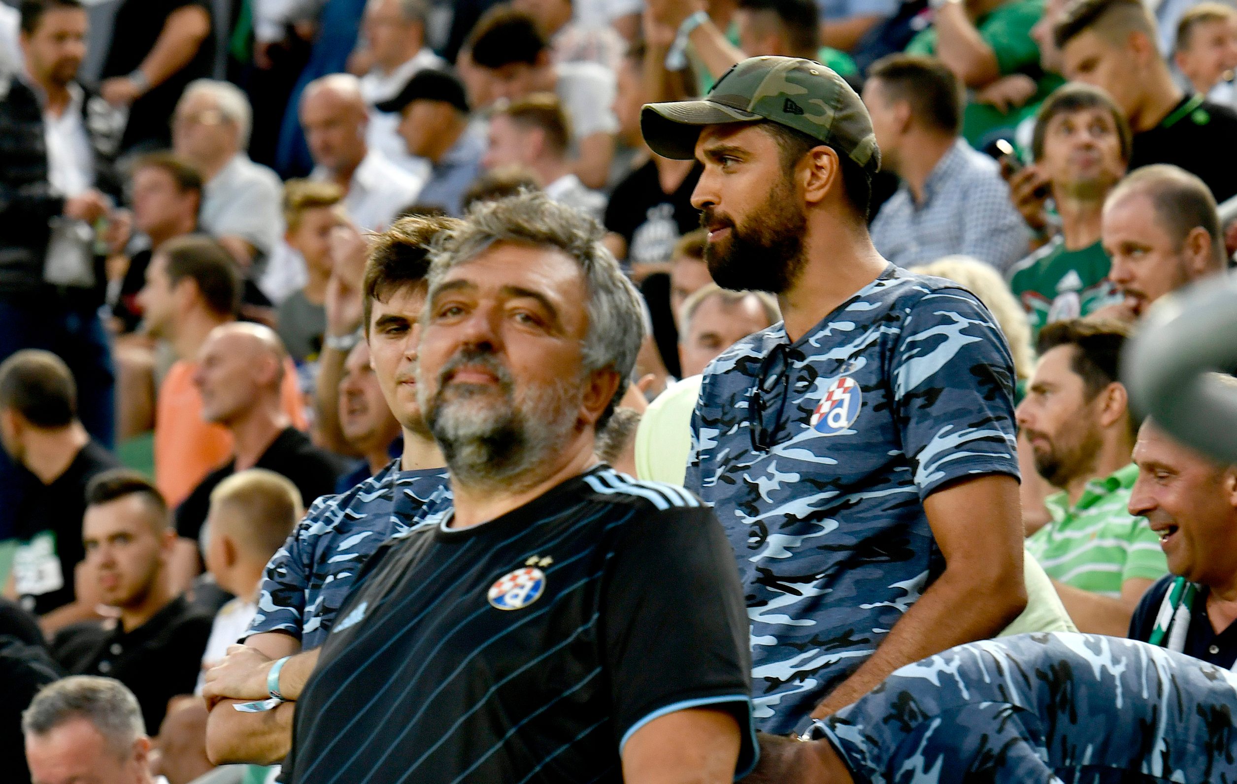 Kruno Simon na tribinama stadiona u Budimpešti bodri Dinamio protiv Ferencvarosa u kolovozu ove godine