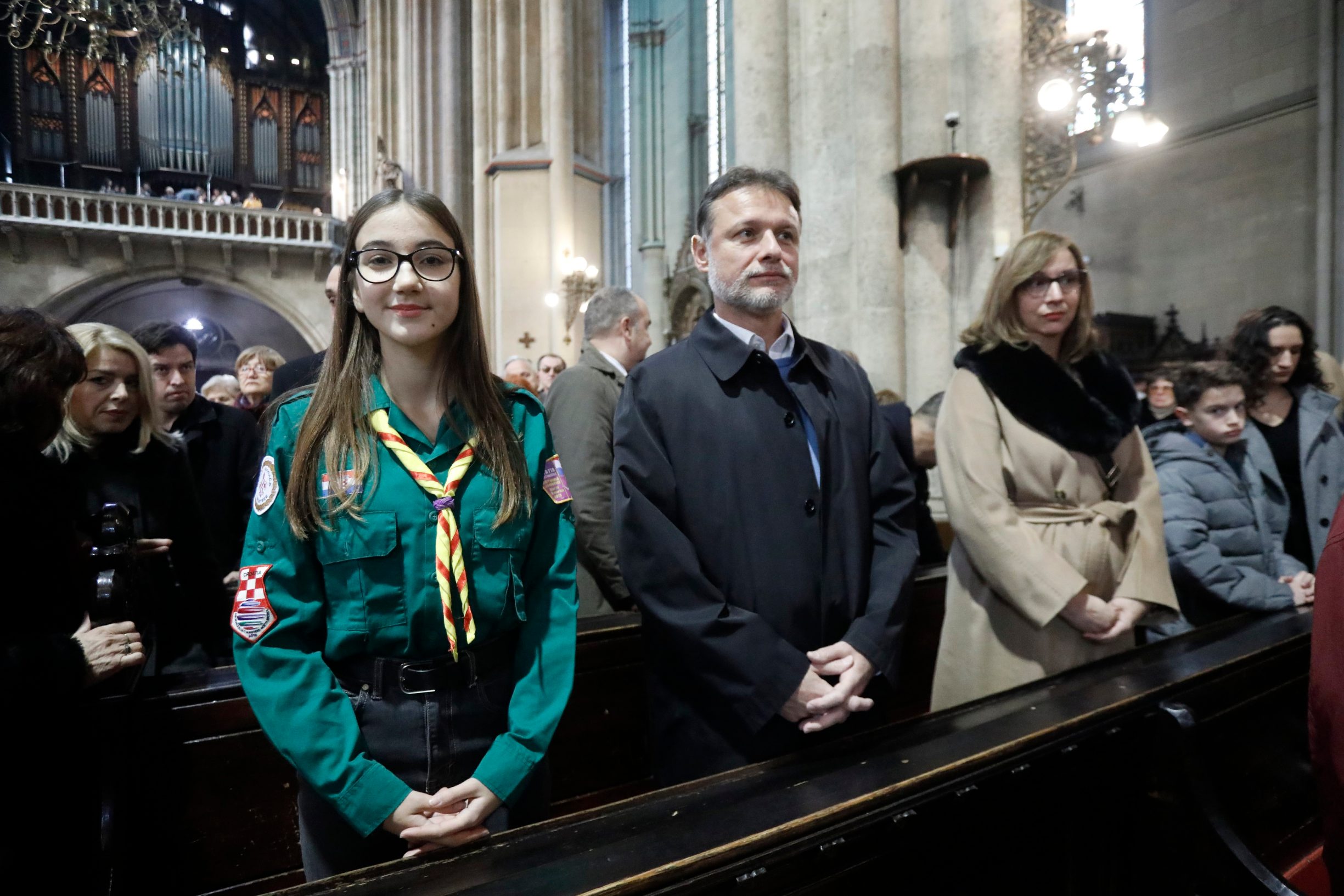 Gordan Jandroković u Zagrebačkoj katedrali na ceremoniji tradicionalnog unošenja Betlehemskog svjetla s članovima Saveza izviđača Hrvatske