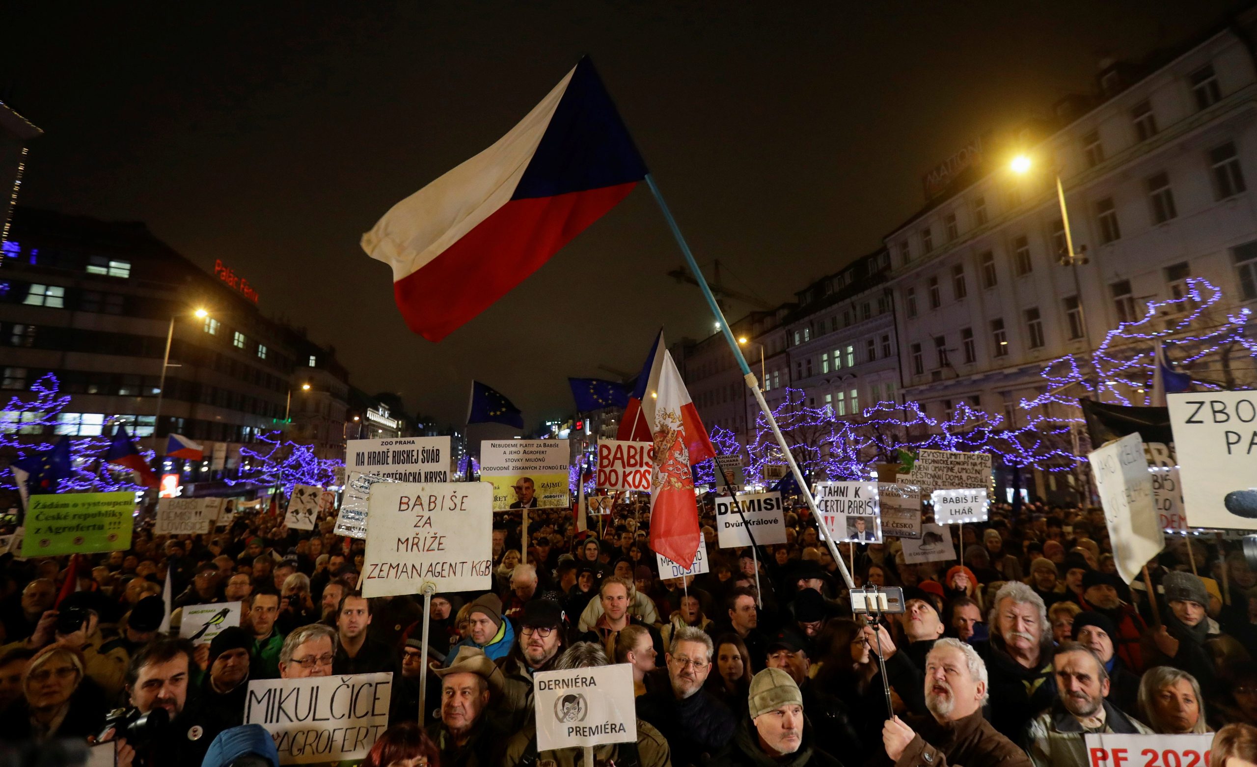 2019-12-17T172208Z_1211545308_RC25XD9378OA_RTRMADP_3_CZECH-PROTEST