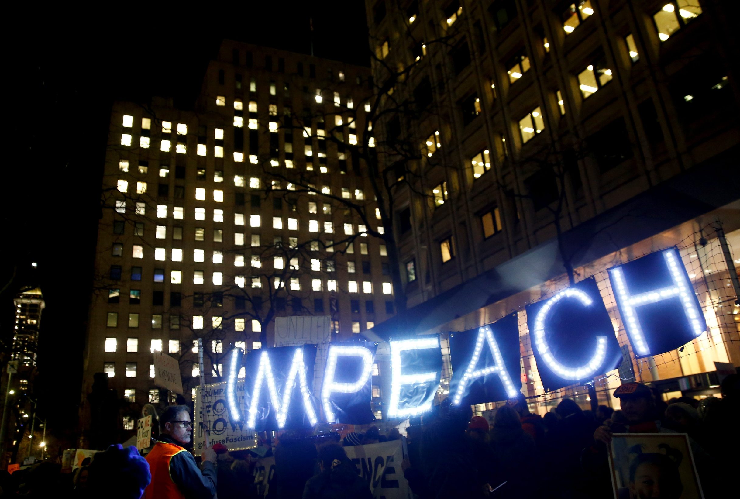 2019-12-18T032633Z_365221047_RC2FXD9MIO9C_RTRMADP_3_USA-TRUMP-IMPEACHMENT-PROTESTS