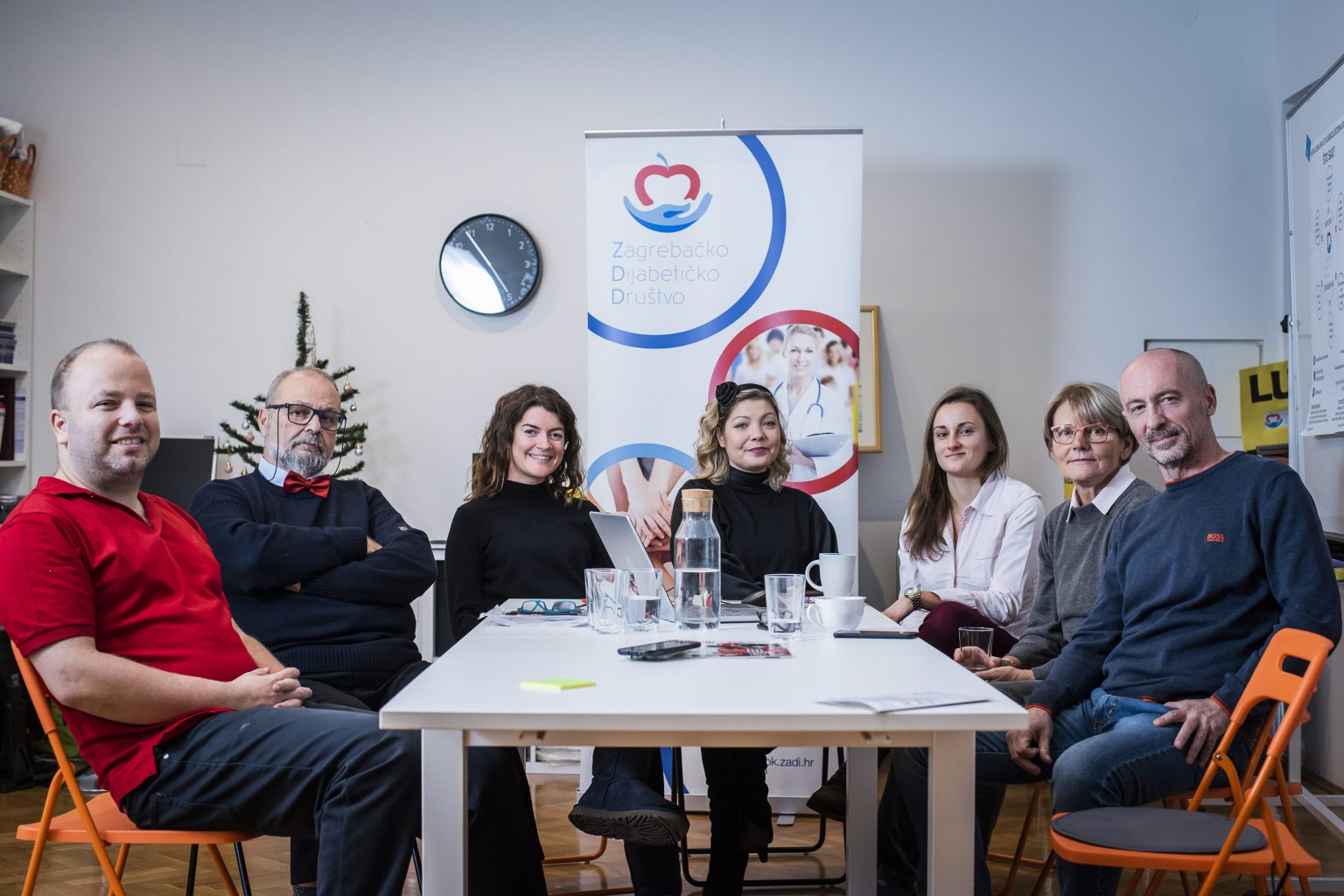 Članovi Zagrebačkog društva dijabetičara i urednik Dianovo bloga smišljaju prvu akciju. Lijevo: Davor Skeldežlija, Gordan Hudina, Ana Špoljarić, Darija Cerin, Tihana Sadek, Manja Prašek i urednik bloga Dianovo Gojko Drljača