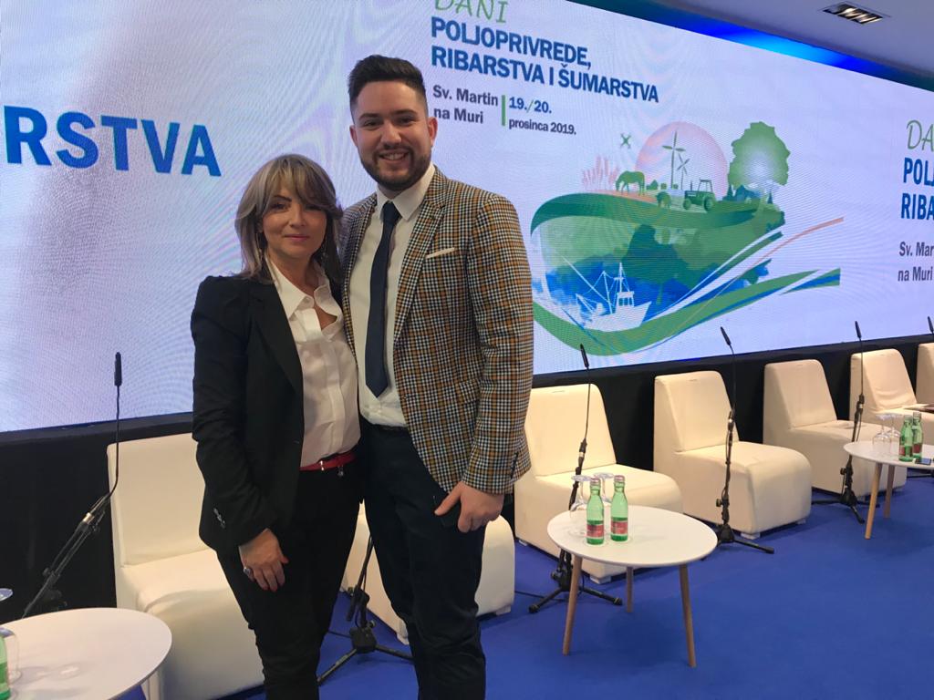 Zastupnica Sunčana Glavak s najboljim hrvatskim mladim poljoprivrednikom za 2018. godinu Zvonimirom Kalićem