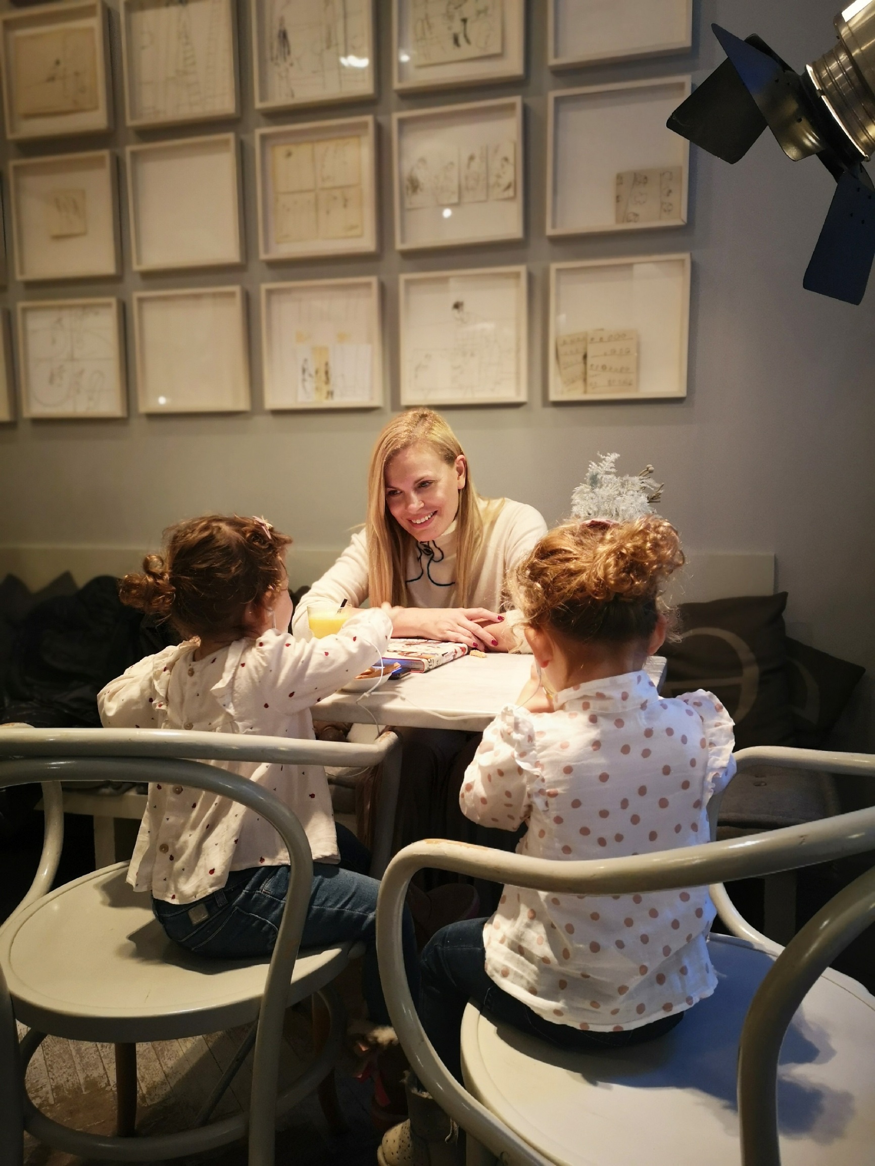 Nevena Rendeli i kćeri Mara i Lea 