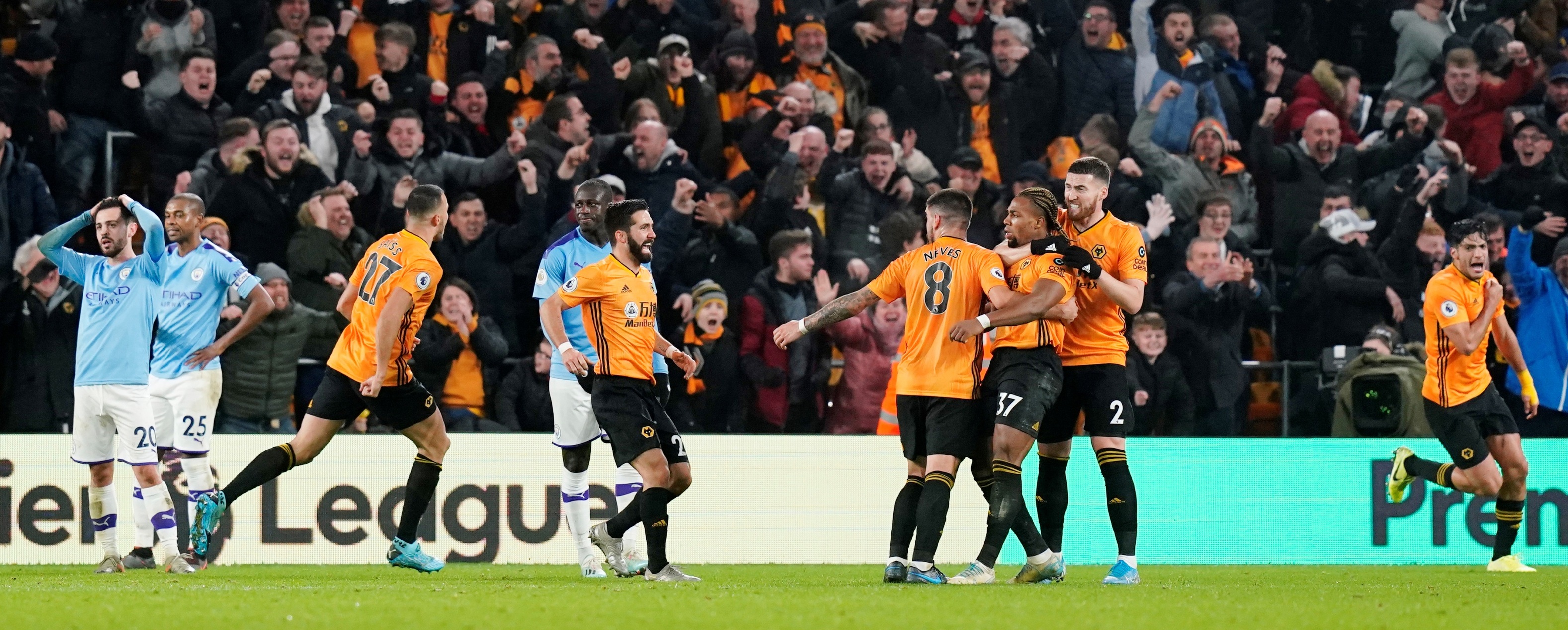 2019-12-27T213308Z_205385163_RC2X3E9B4OS0_RTRMADP_3_SOCCER-ENGLAND-WLV-MCI-REPORT_1