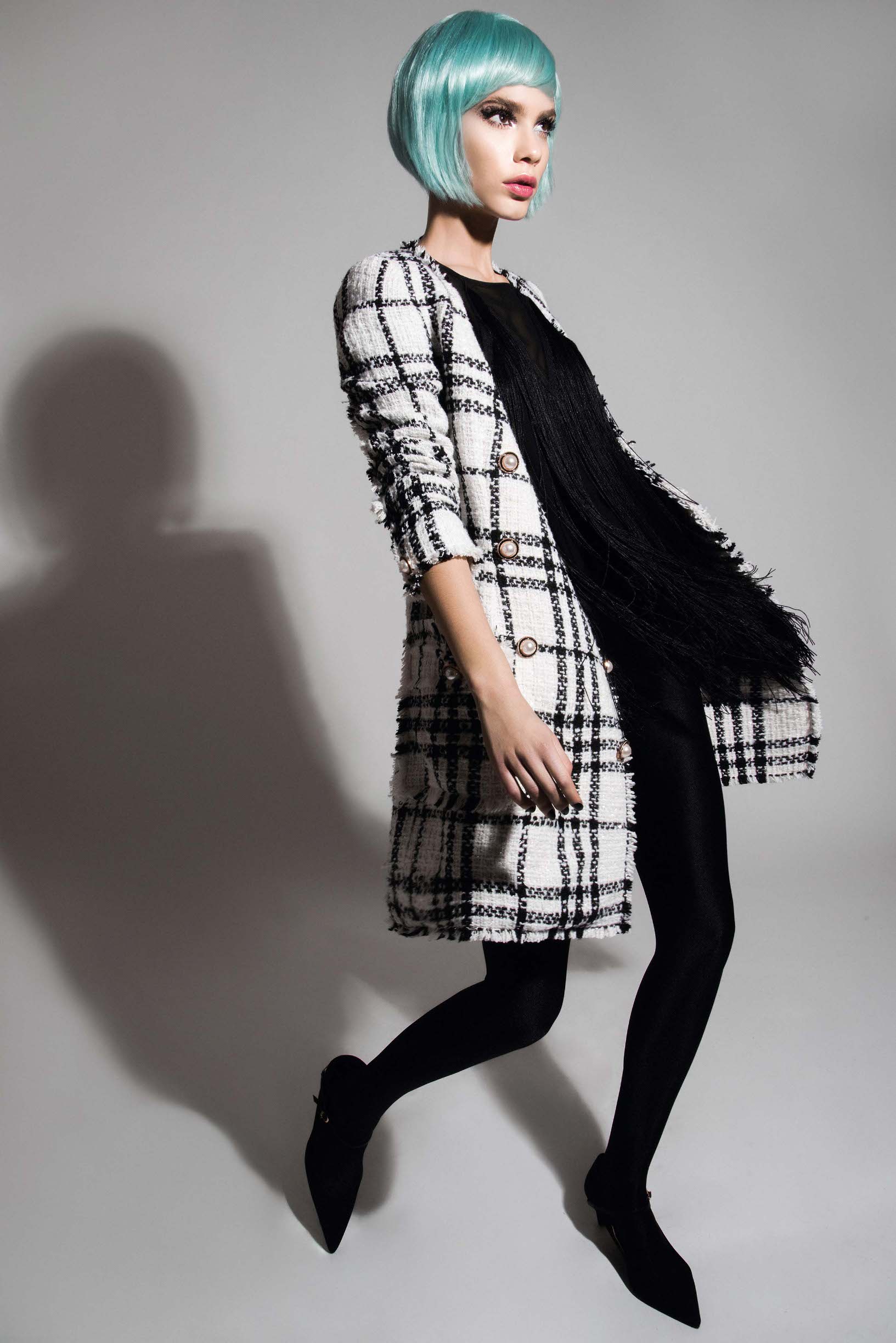 Sako-haljina od buklea 3000 kn ELFS; Haljina s resama 1310 kn LIU•JO; Cipele Fratelli Rossetti 3590 kn KARLA 