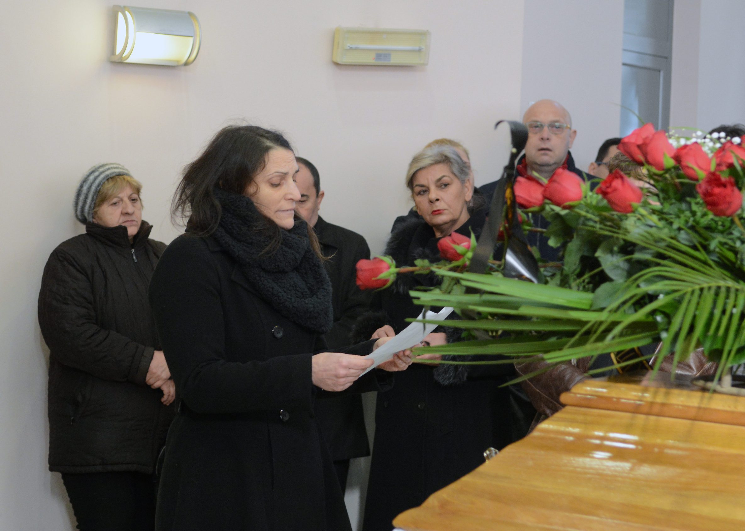 U pozadini glumica Vlasta Ramljak