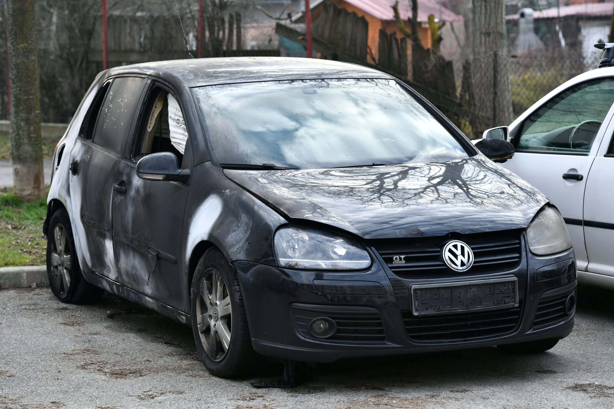 zapaljen_golf2-311219