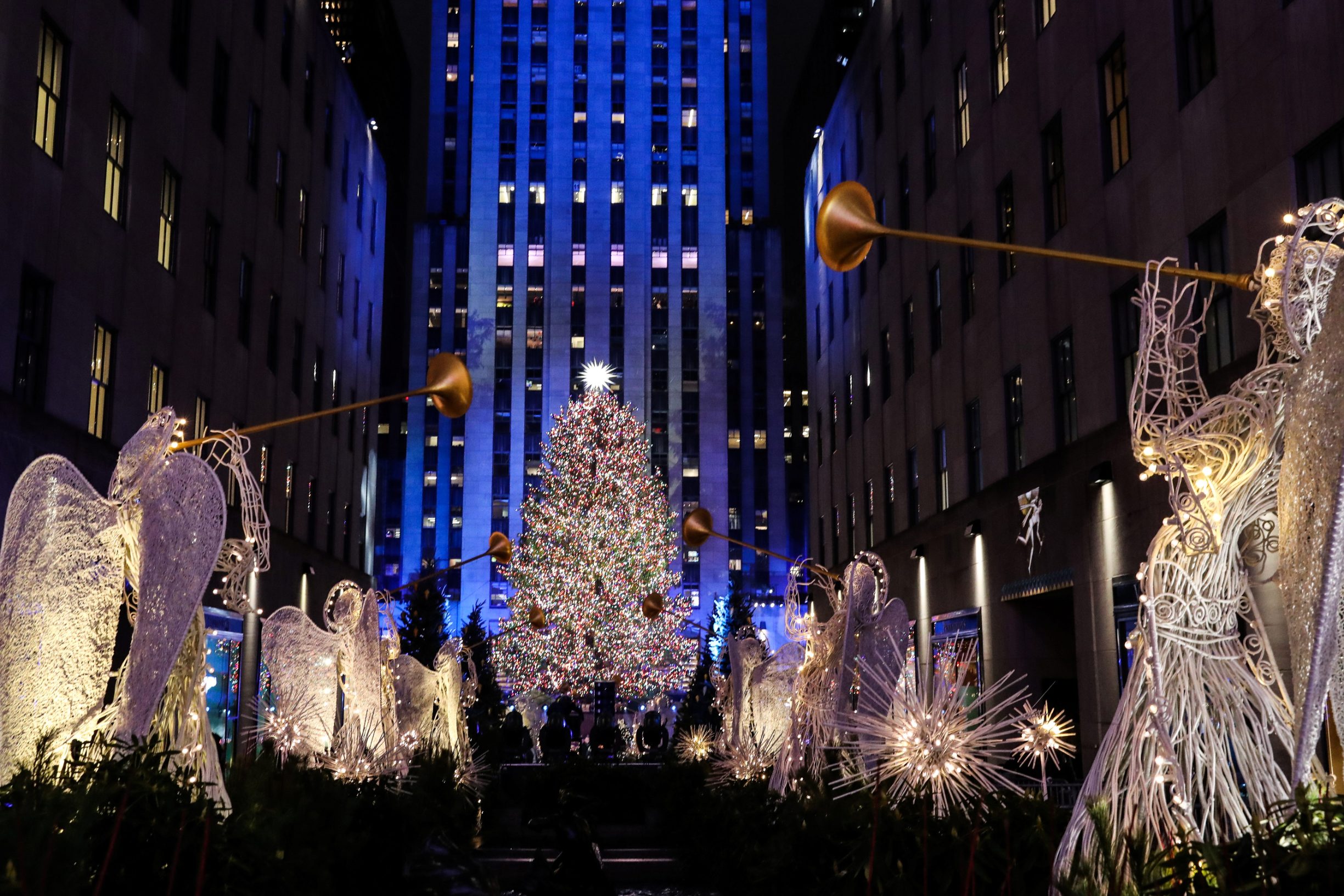2019-12-05T035144Z_2003264419_RC2ROD9H8RLU_RTRMADP_3_USA-CHRISTMAS-SEASON-NEW-YORK-TREE