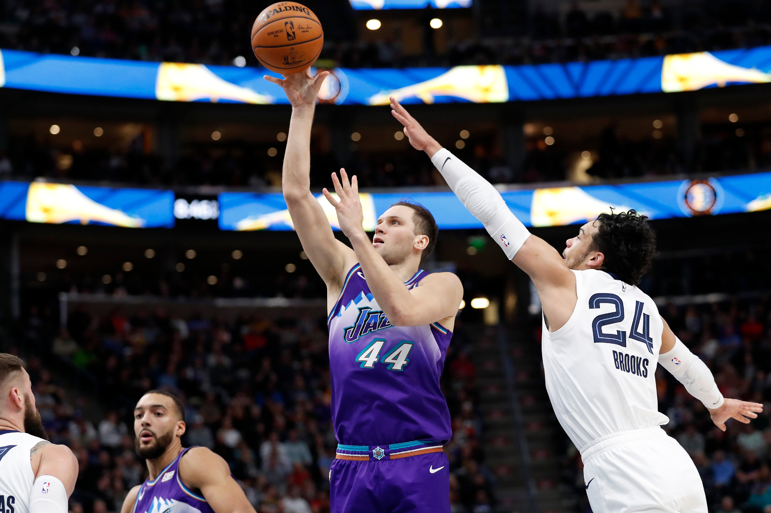 2019-12-08T041704Z_226771781_NOCID_RTRMADP_3_NBA-MEMPHIS-GRIZZLIES-AT-UTAH-JAZZ