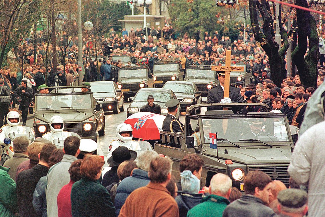 Deseci tisuća građana bili su na pogrebu prvog hrvatskog predsjednika Franje Tuđmana koji je preminuo 10. prosinca 1999. godine nakon teške bolesti