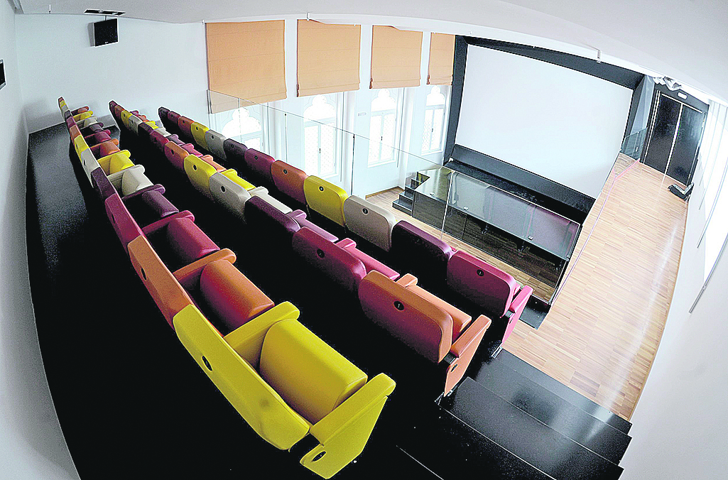 226377-290379-zlatna_vrata-060509