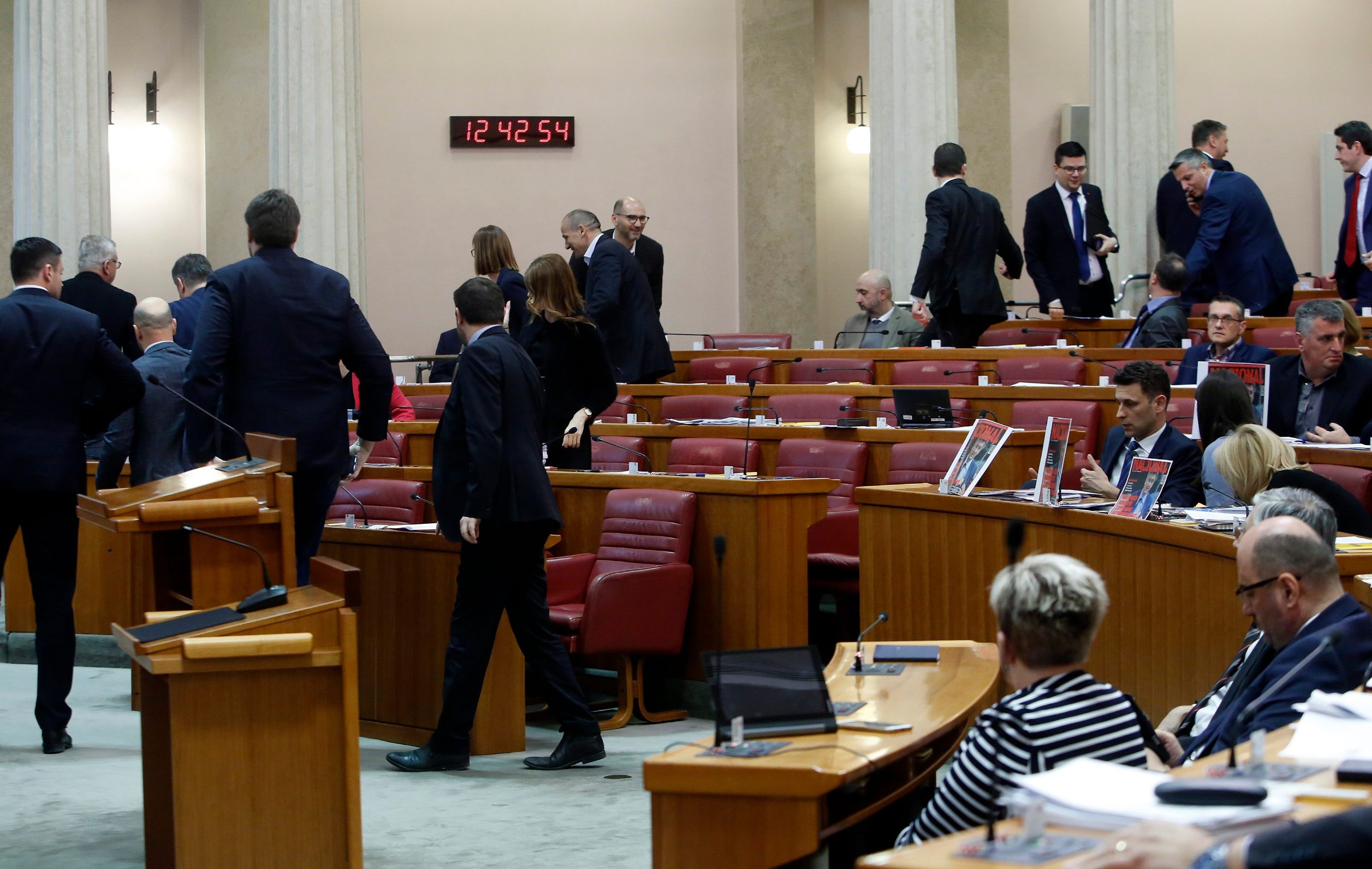 Oporba napušta sabornicu