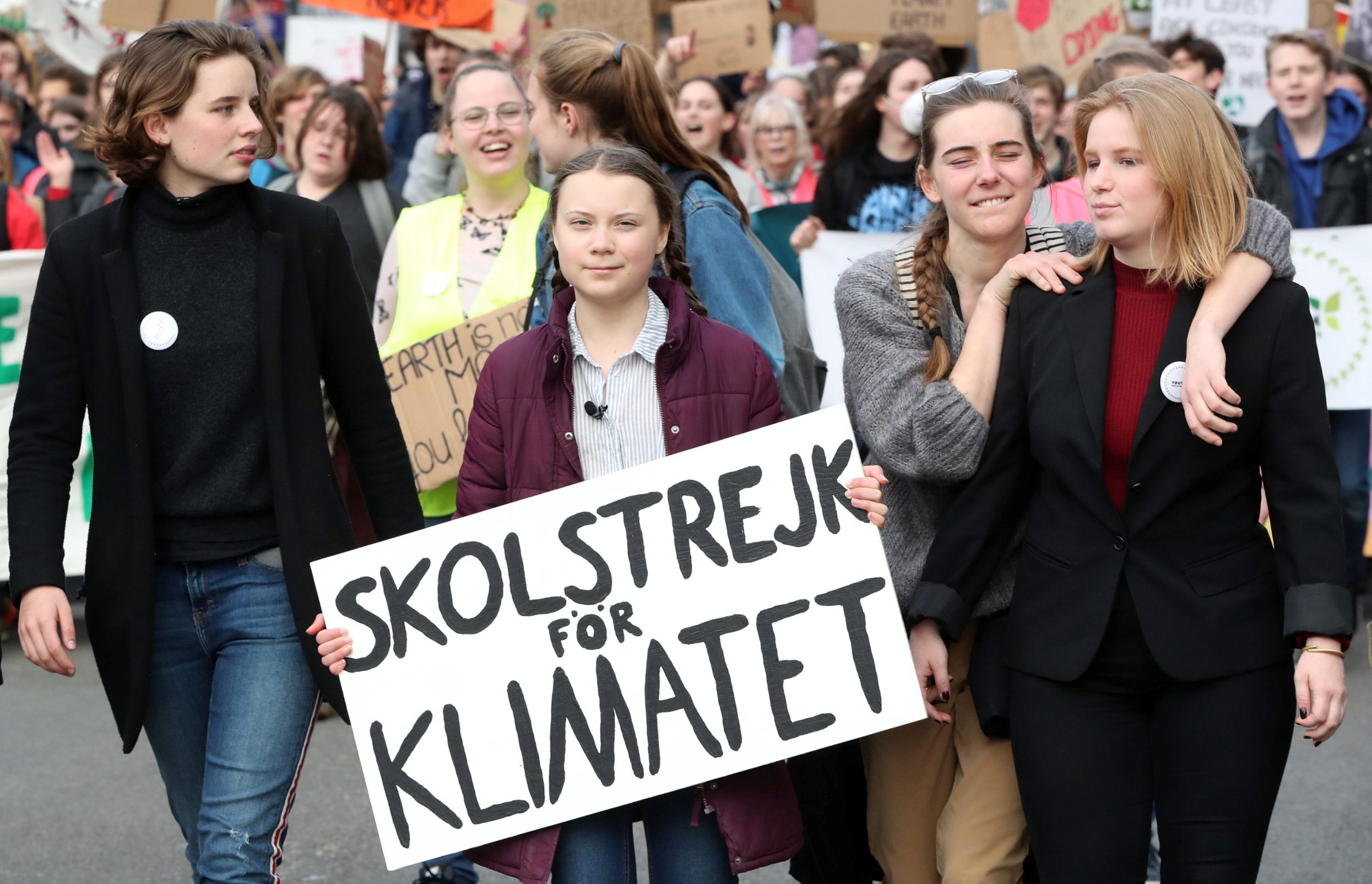 Greta Thunberg (s plakatom)
