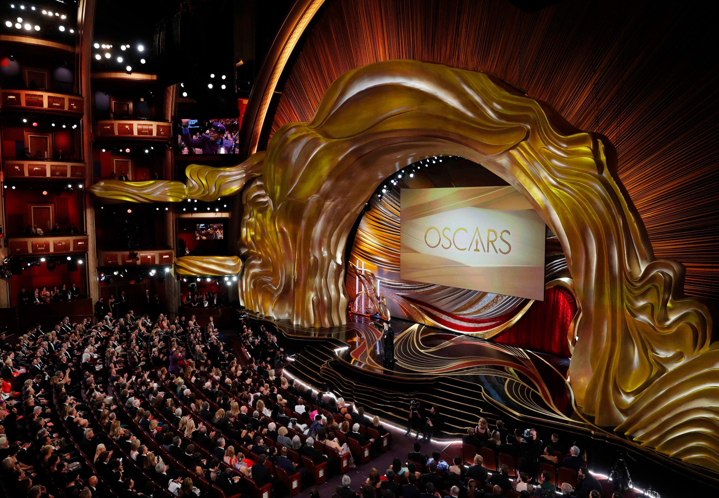 2019-02-25T034605Z_398055299_HP1EF2P0AGS8D_RTRMADP_3_AWARDS-OSCARS