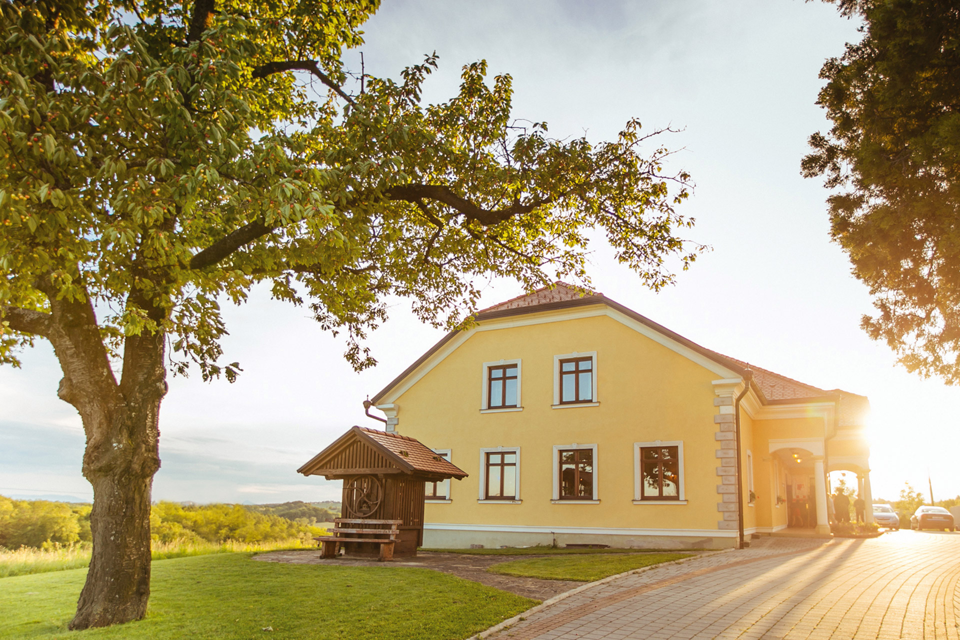 48356442_1979452172138800_732427520380502016_o