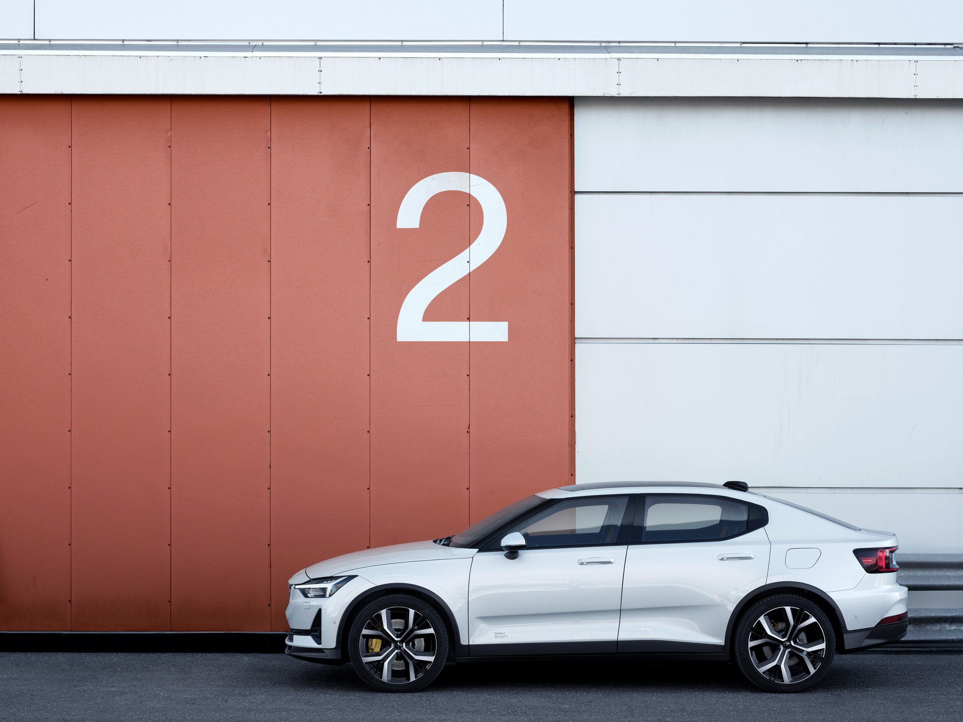 658ac1c4-polestar_2_006