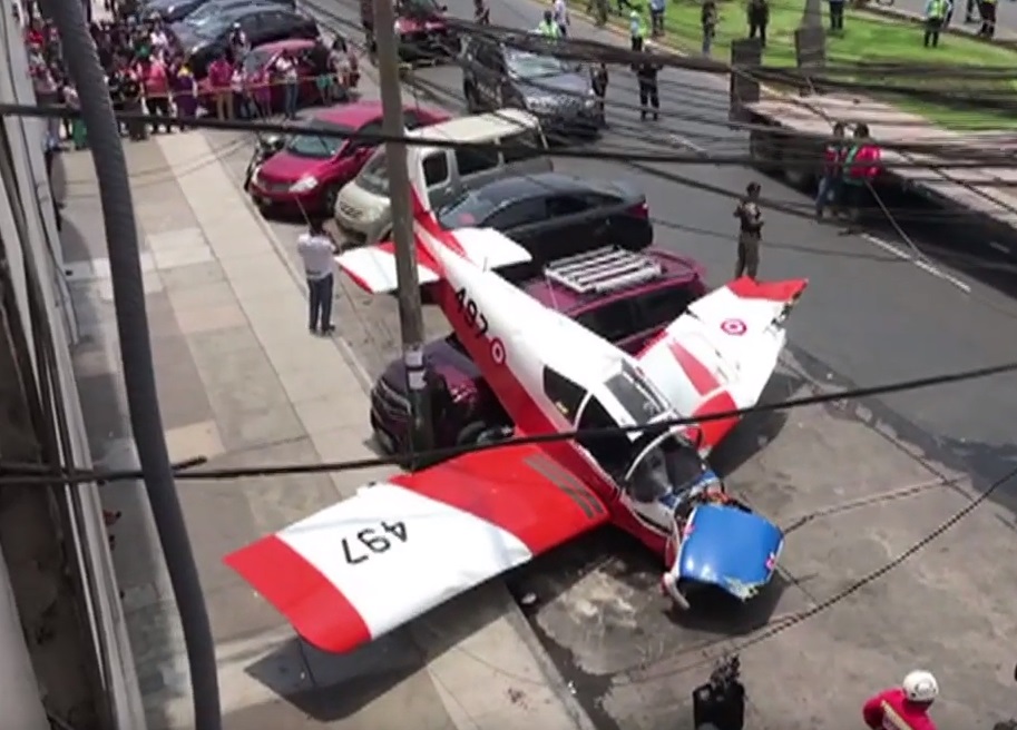 Pad zrakoplova na ulici u Limi