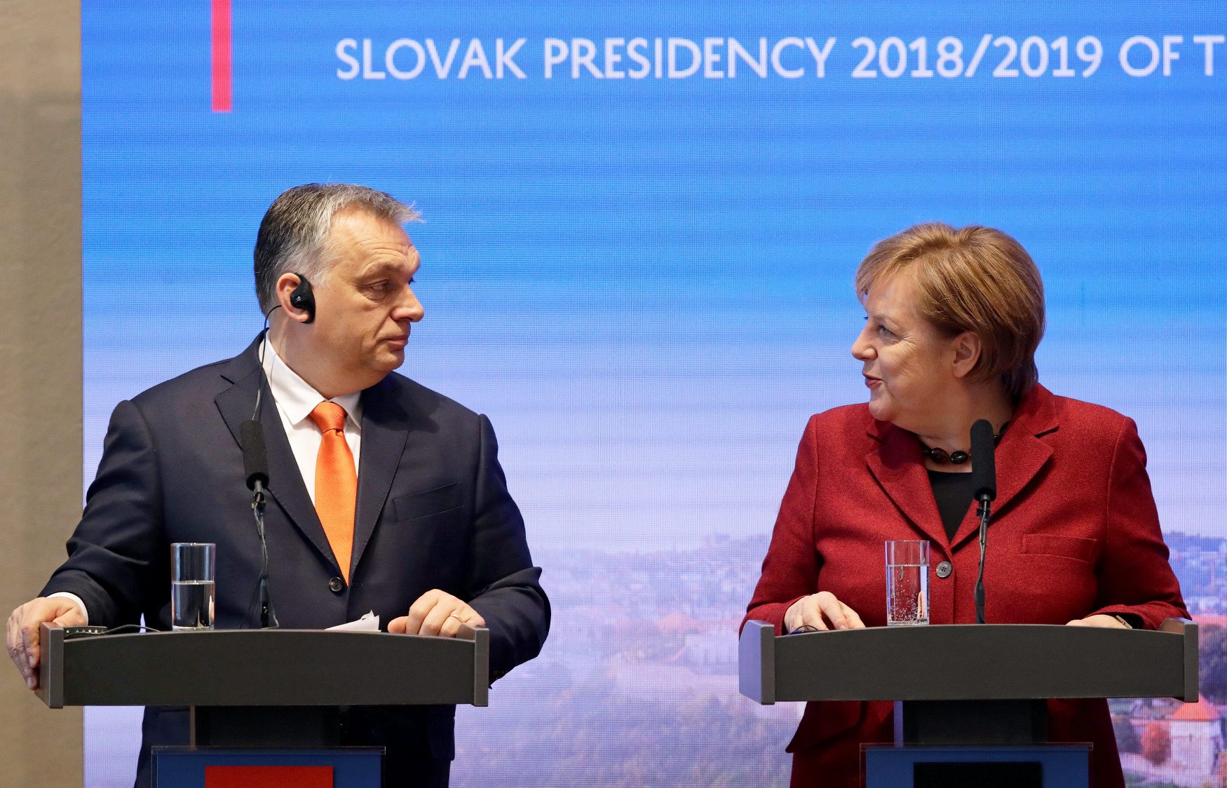 Viktor Orban (lijevo) i Angela Merkel (desno)