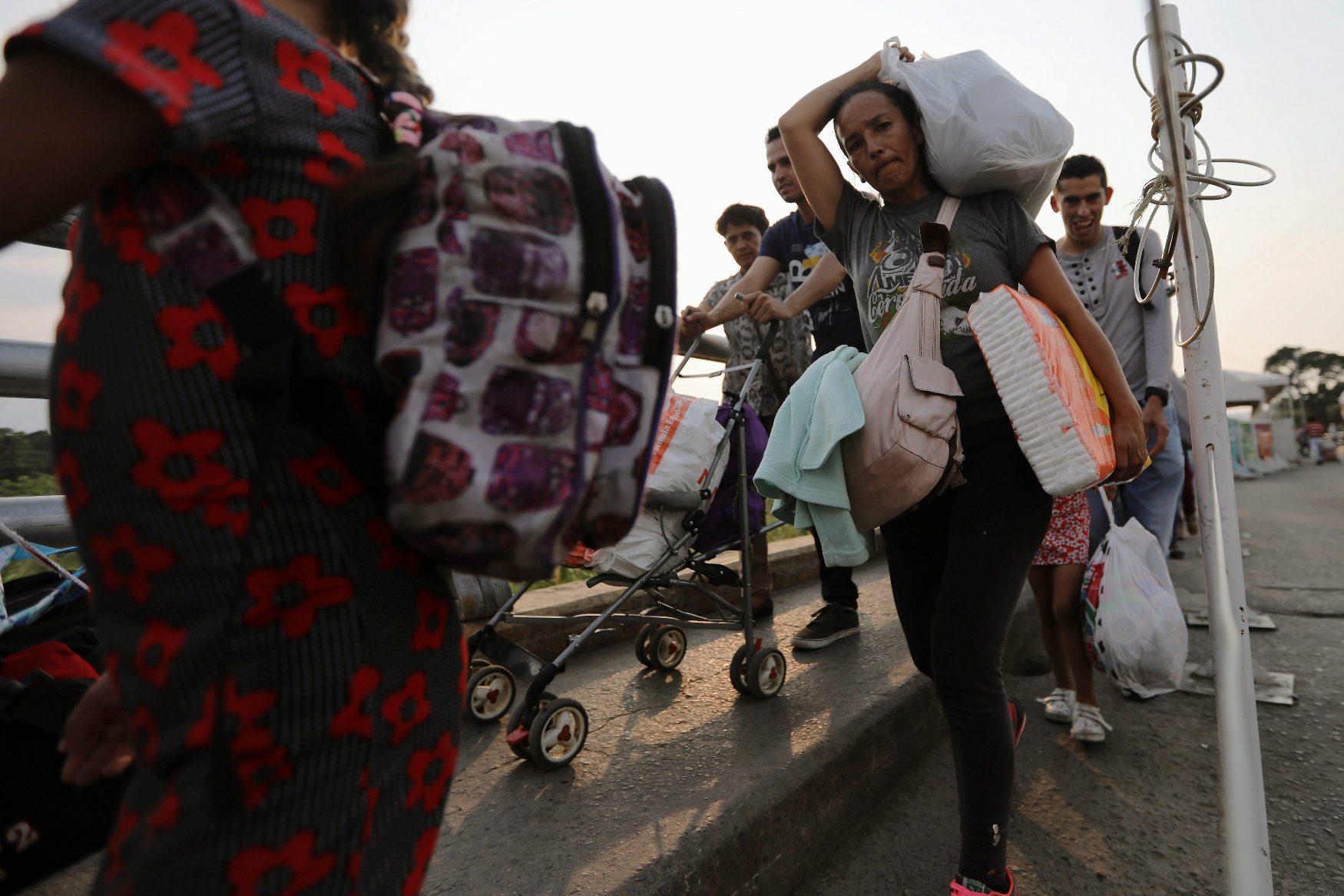 2019-02-05T010447Z_657176523_RC1D59E14500_RTRMADP_3_COLOMBIA-POLITICS (1)