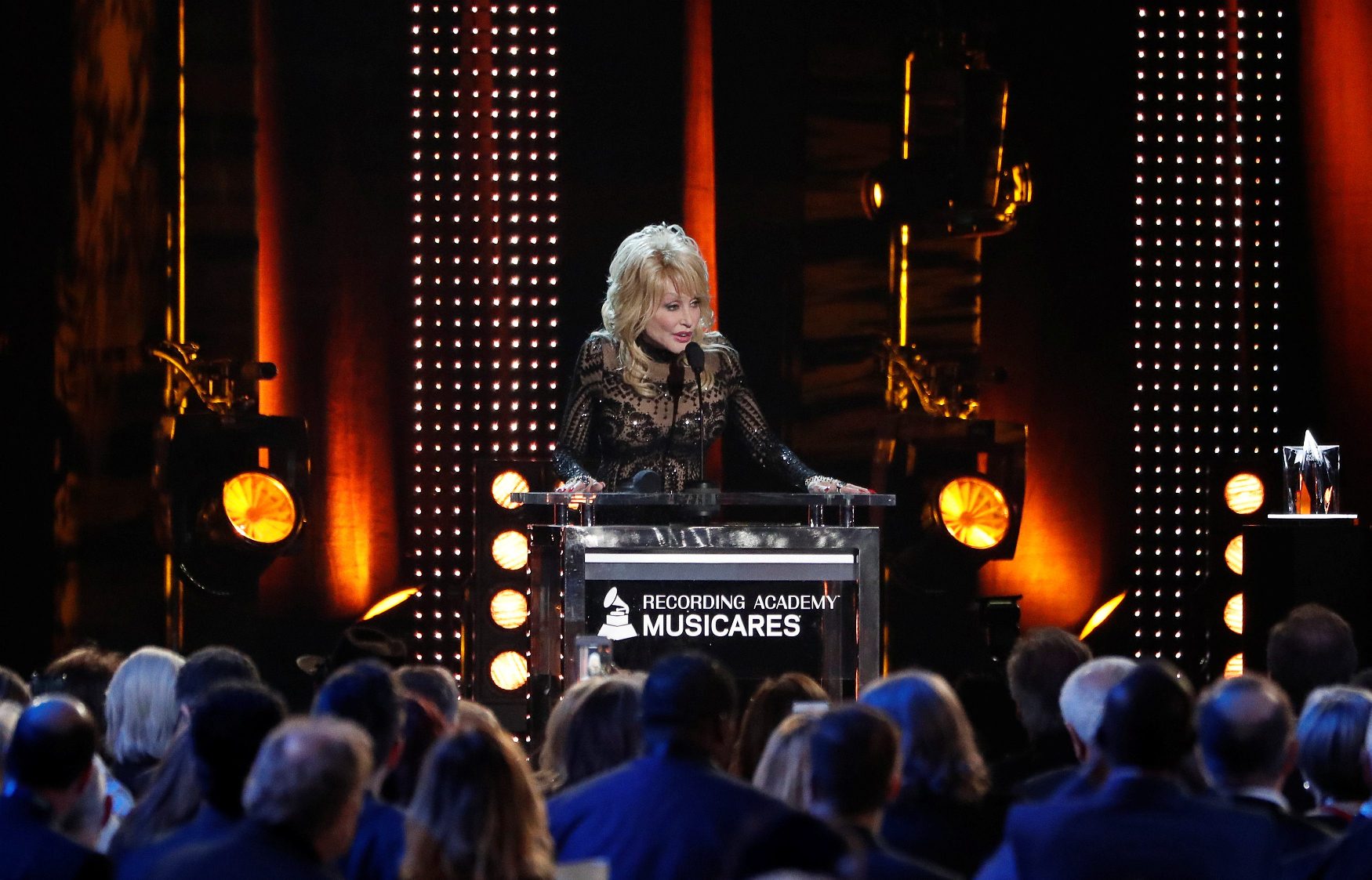 2019-02-09T073502Z_1267032485_RC1AC33C4FF0_RTRMADP_3_MUSIC-DOLLY-PARTON