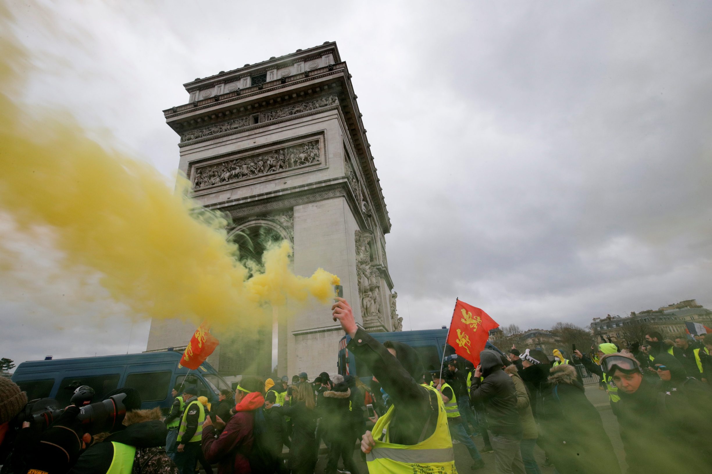 2019-03-16T092602Z_1548542075_RC1E183455E0_RTRMADP_3_FRANCE-PROTESTS