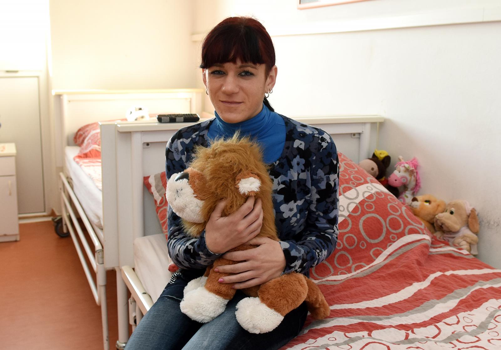 Sanela je u Karlovac stigla sredinom 2009. godine, sve do tada selili su je od ustanove do ustanove, s adrese na adresu...