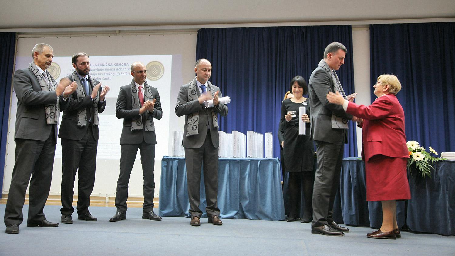 Medalju časti primila je i doktorica Vesna Bosanac.