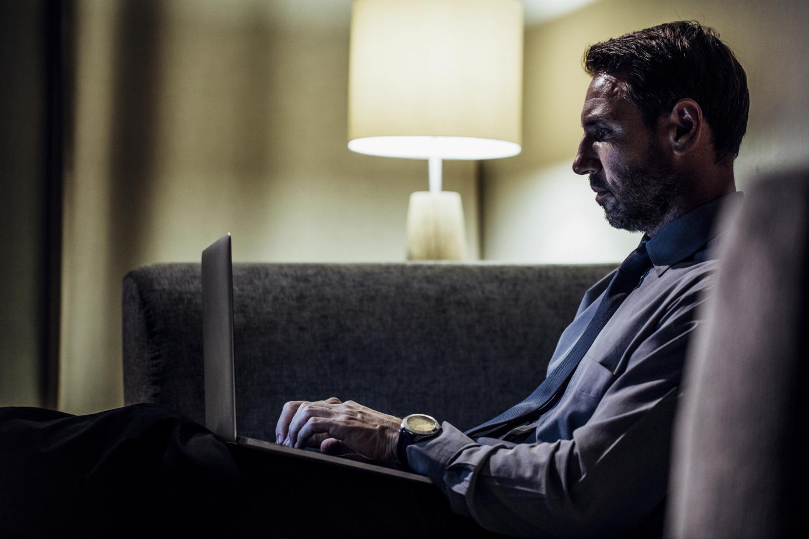 Ljudi na poslu i kod kuće sve više vremena provode sjedeći.