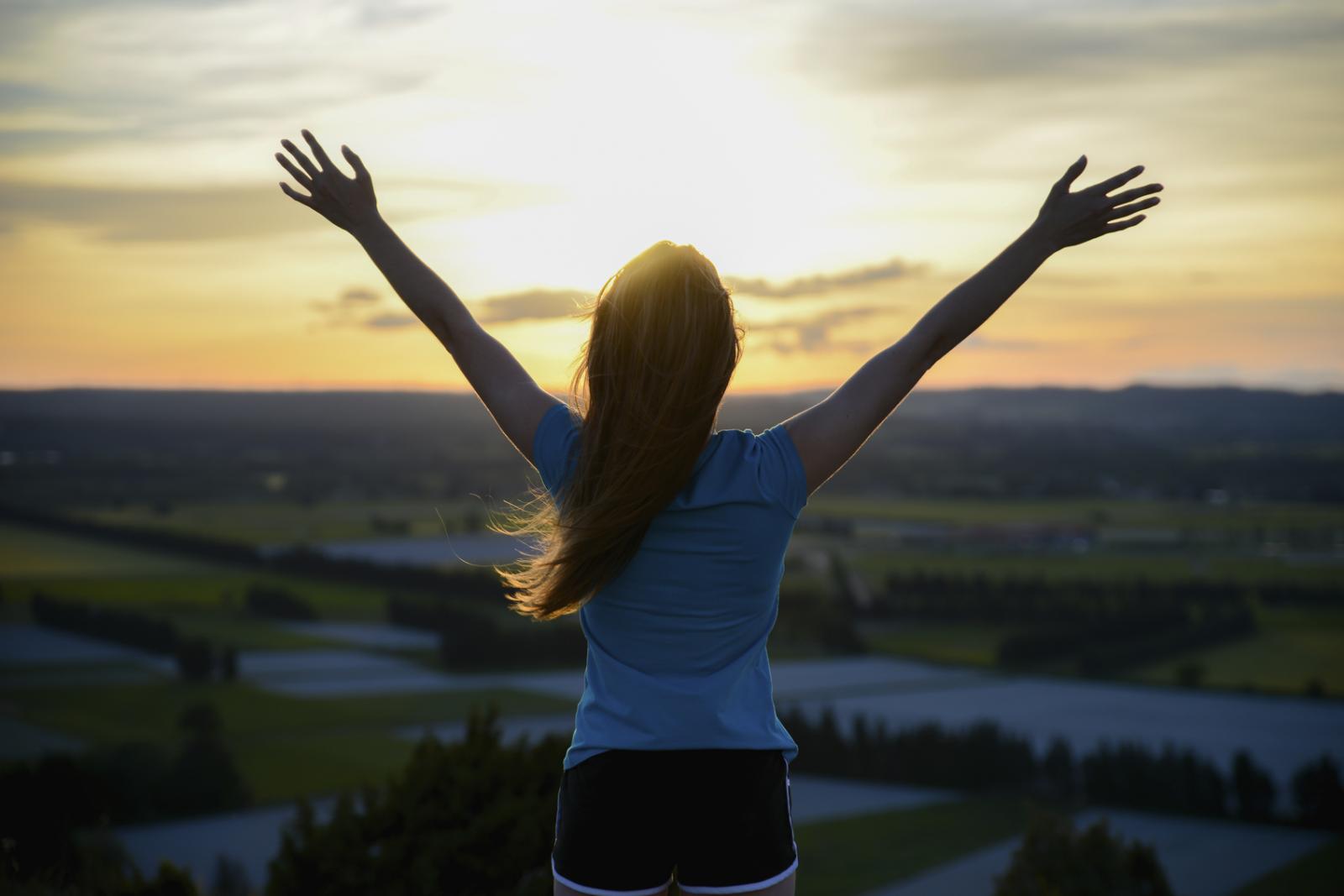 Bez obzira na nedaće koje vas zadese uvijek pokušajte ostati uzdignute glave.