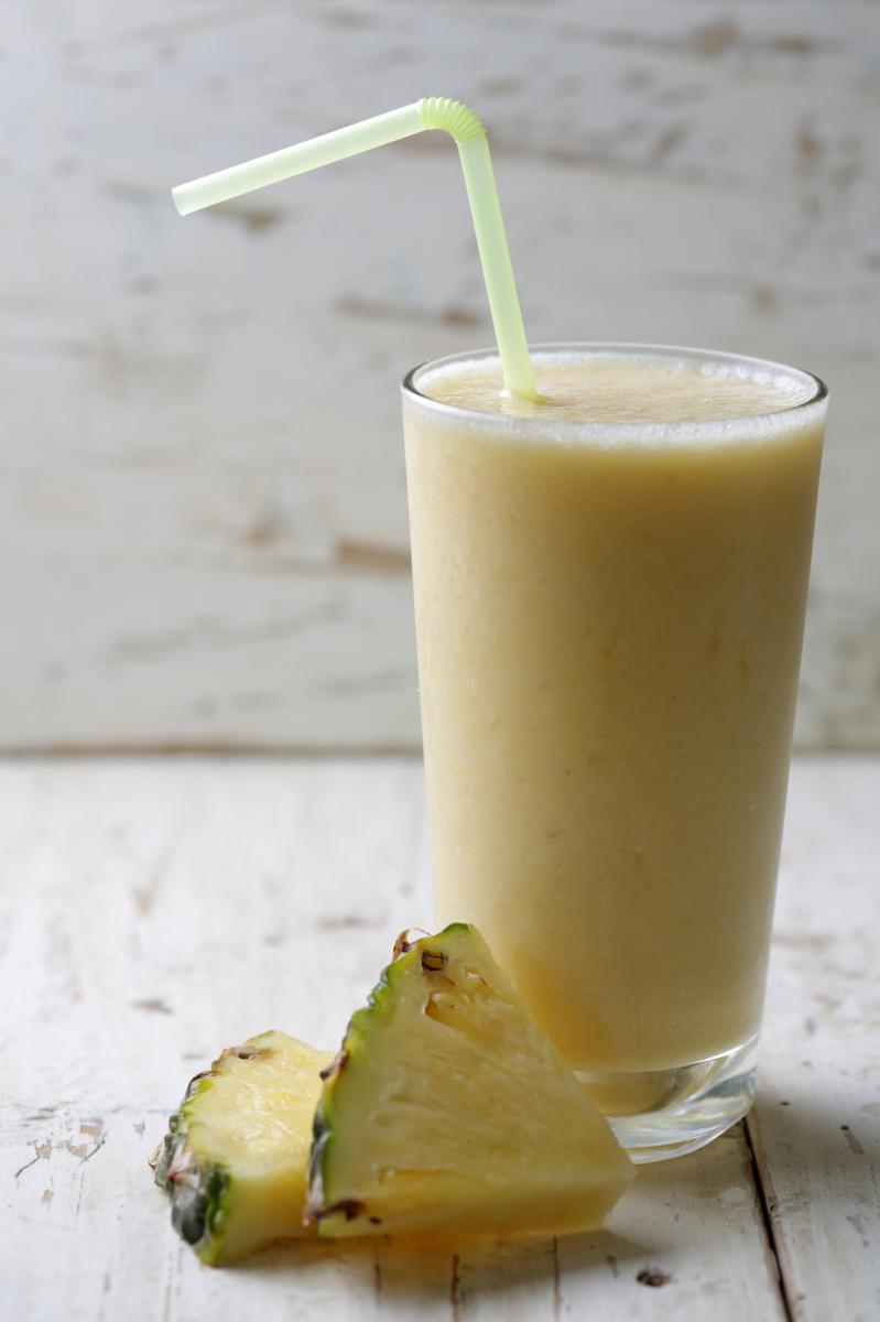 Od ljekovitih sastojaka ananasa ističe se bromelin, grupa enzima koji razgrađuju proteina, što znači da pomaže procesu probave.