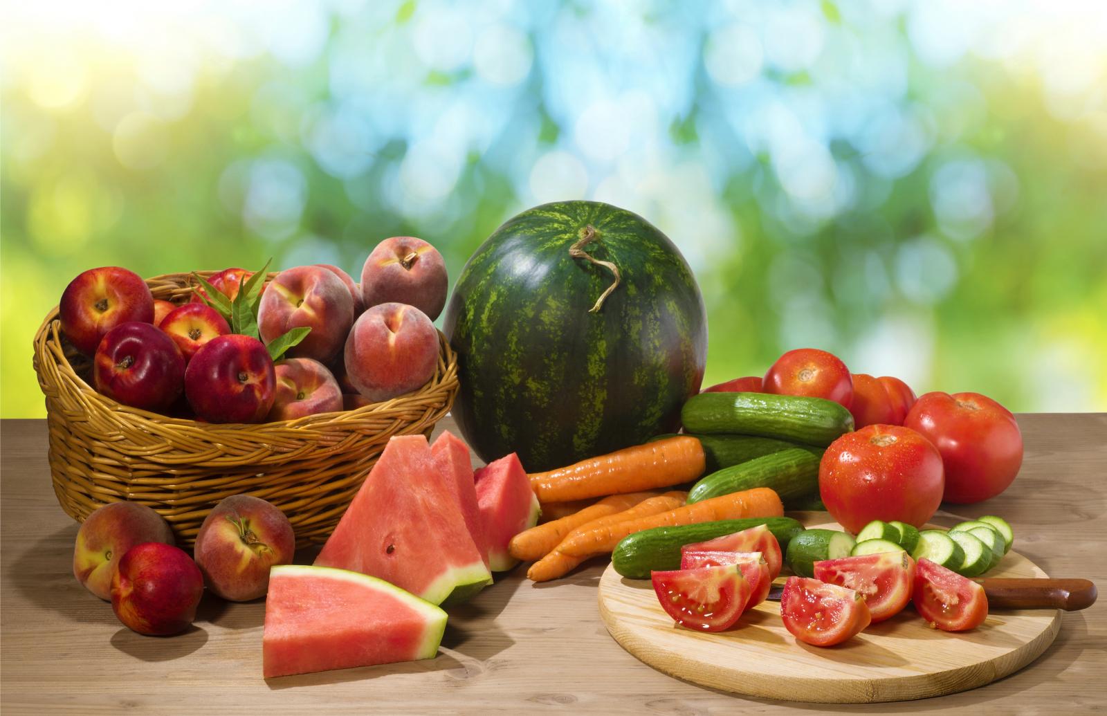 Pozitivan učinak voća i povrća ne može se ograničiti samo na prisutnost antioksidanasa, budući da je on rezultat djelovanja više stotina različitih prirodnih komponenti.