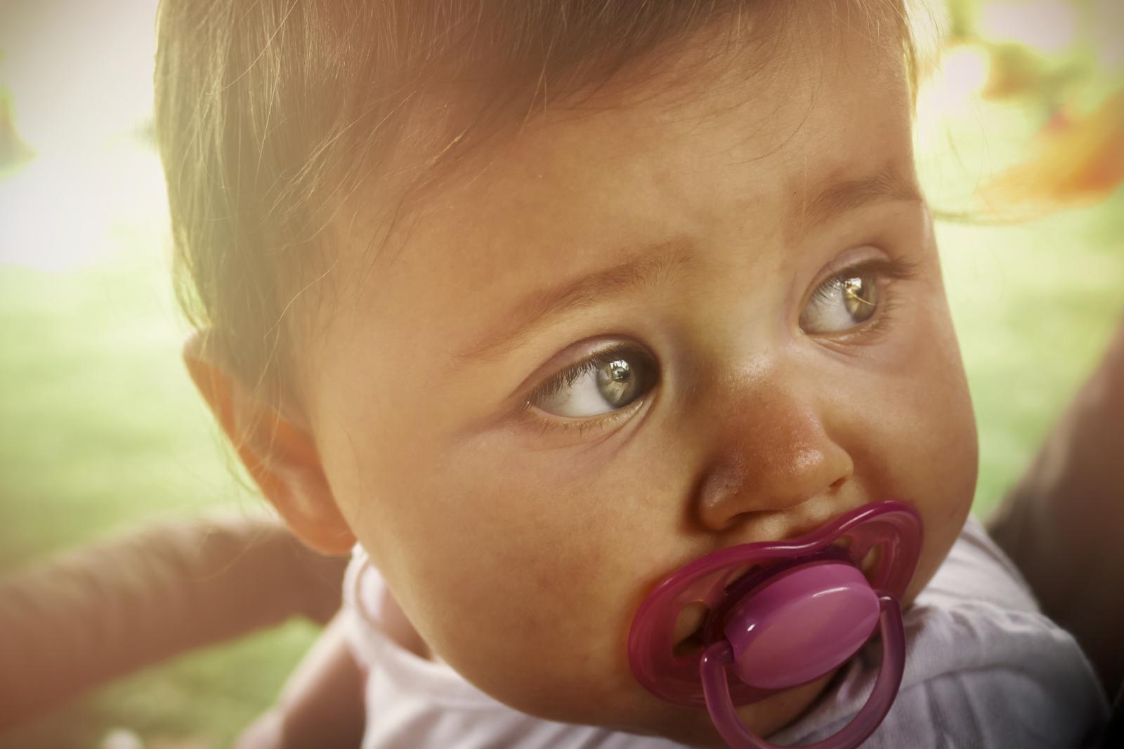 Duda većinu beba smiruje, važno je samo paziti da ne poremeti dojenje.