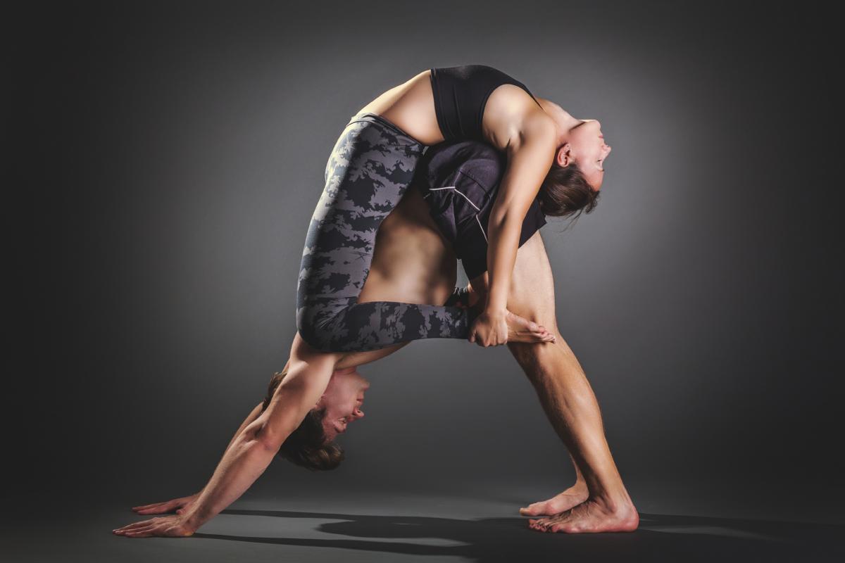 Za ovakve vrste asana trebat će puno vježbe, ali i povjerenje u partnera