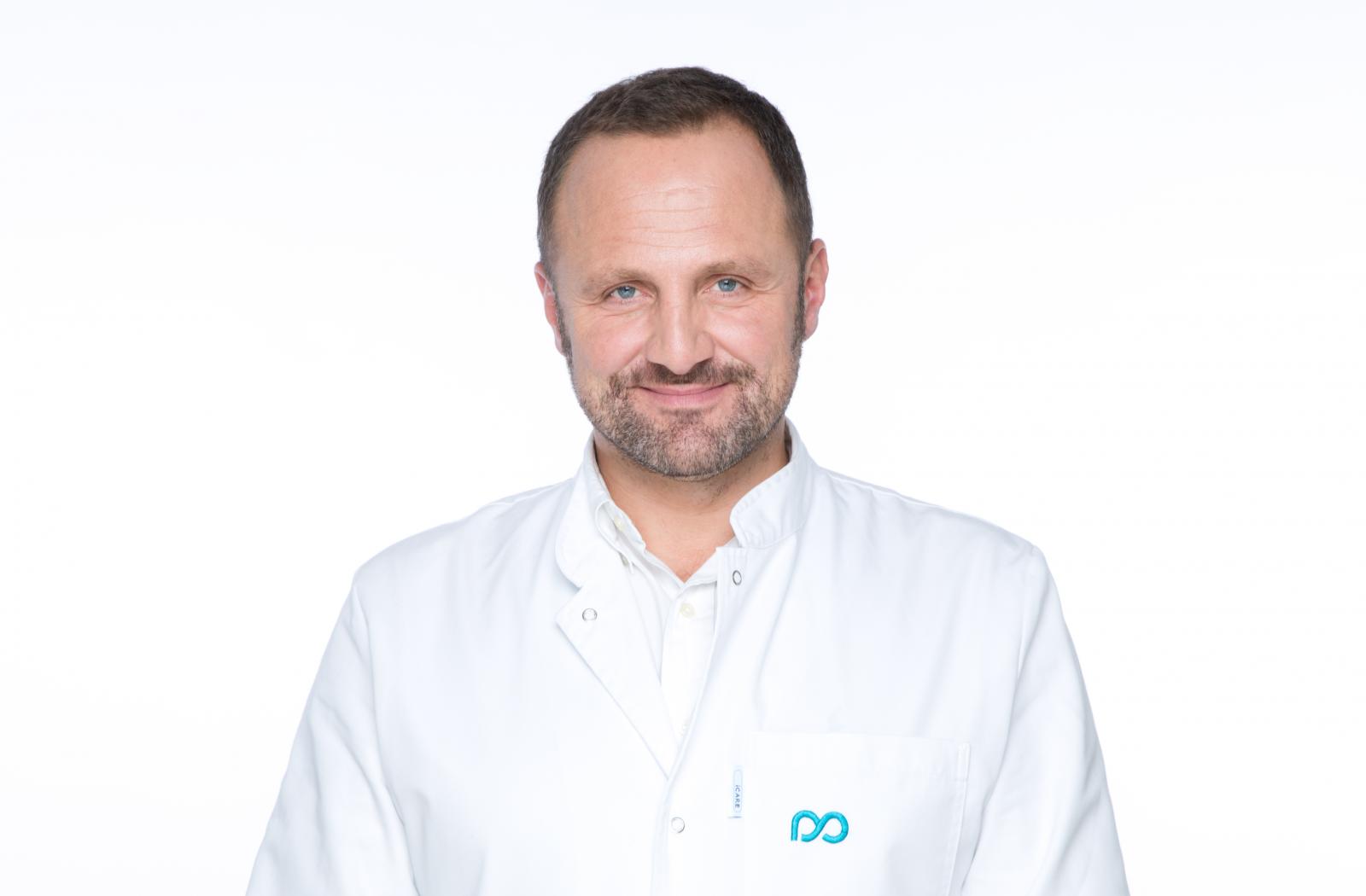 Dr. Milojevića možete pronaći u njegovoj Poliklinici u Gundulićevoj 40 u Zagrebu.